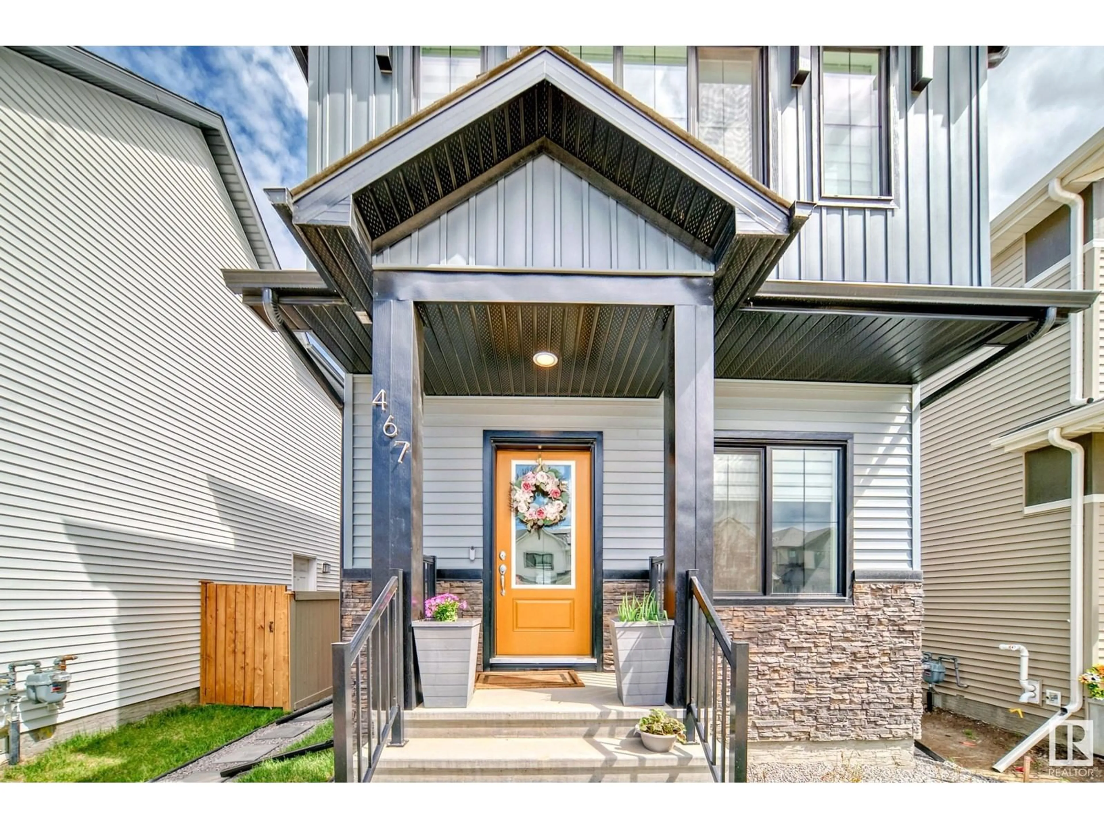 Indoor entryway for 467 EDGEMONT DR, Edmonton Alberta T6M1S1