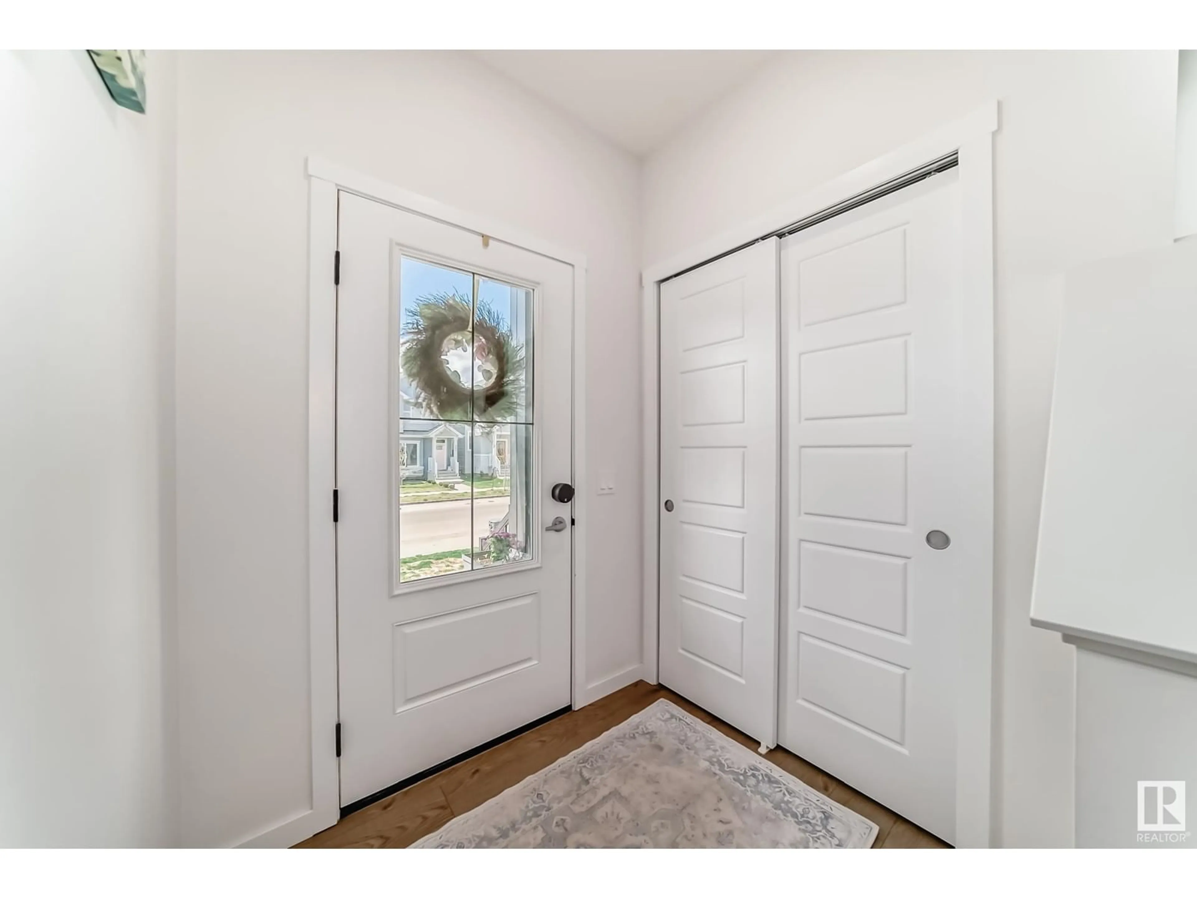 Indoor entryway for 467 EDGEMONT DR, Edmonton Alberta T6M1S1