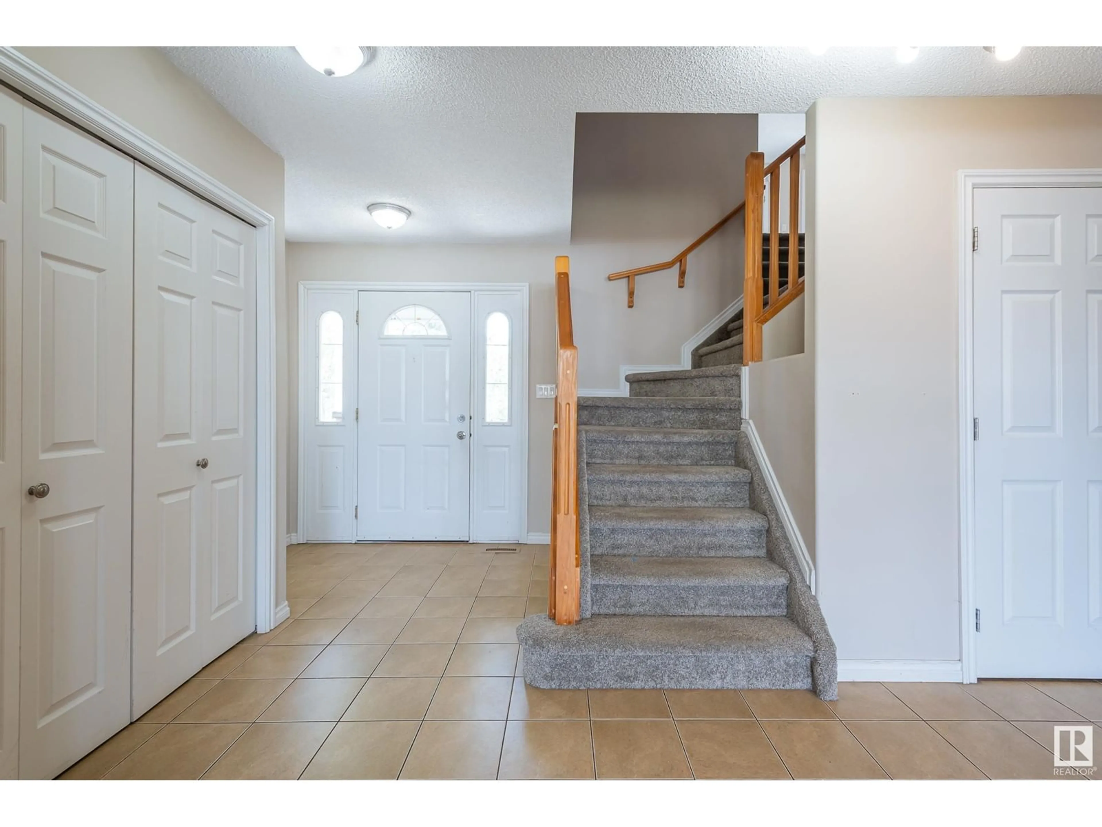 Indoor entryway for 4652 156 AV, Edmonton Alberta T5Y3L9