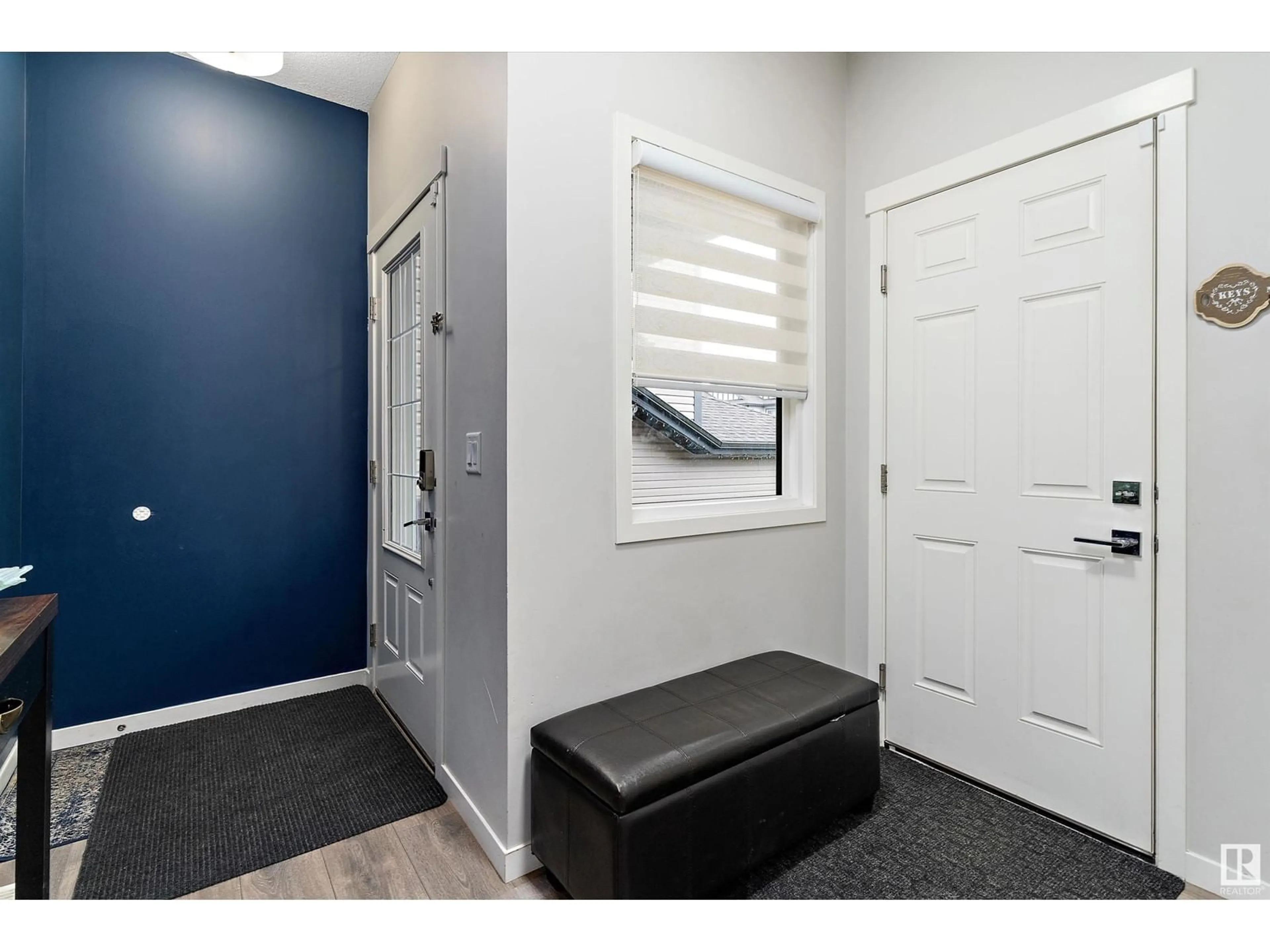 Indoor entryway for 1310 29 ST, Edmonton Alberta T6T1A9