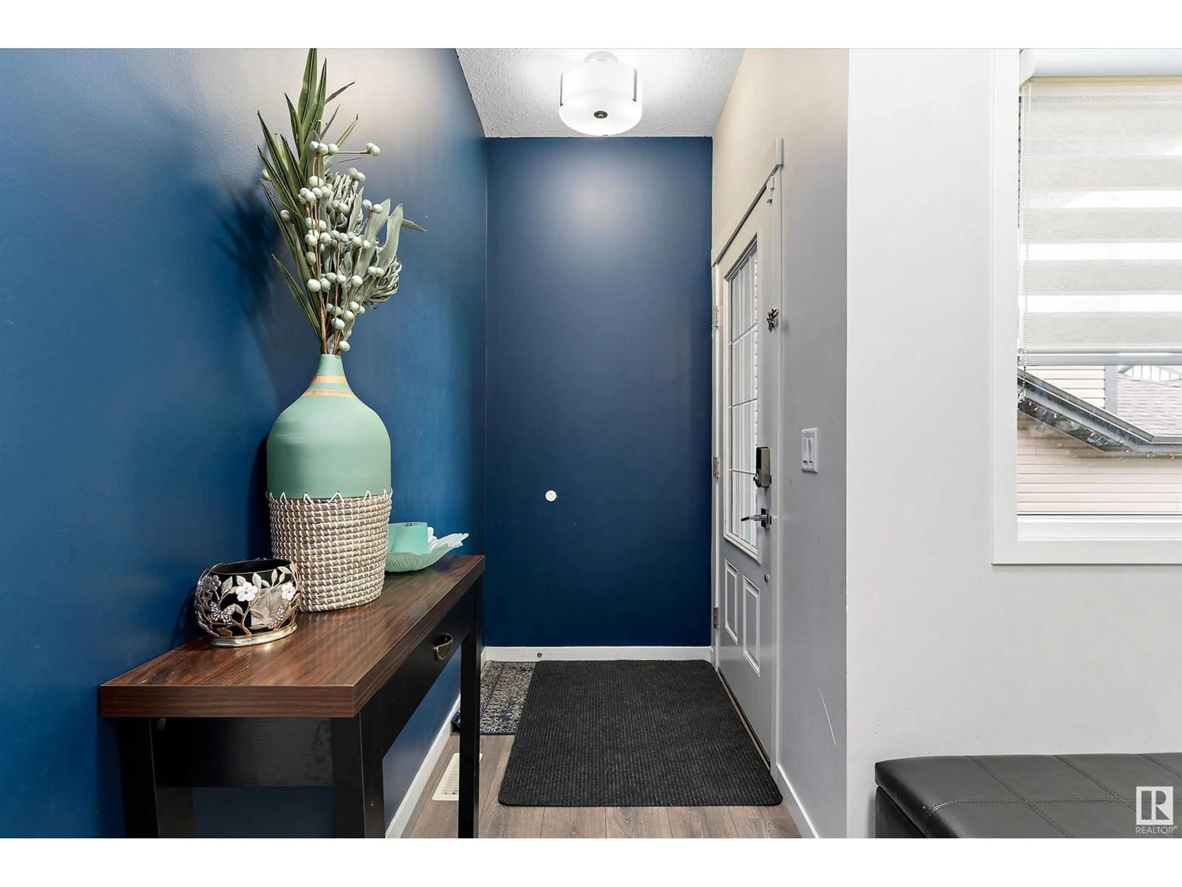 Indoor entryway for 1310 29 ST, Edmonton Alberta T6T1A9