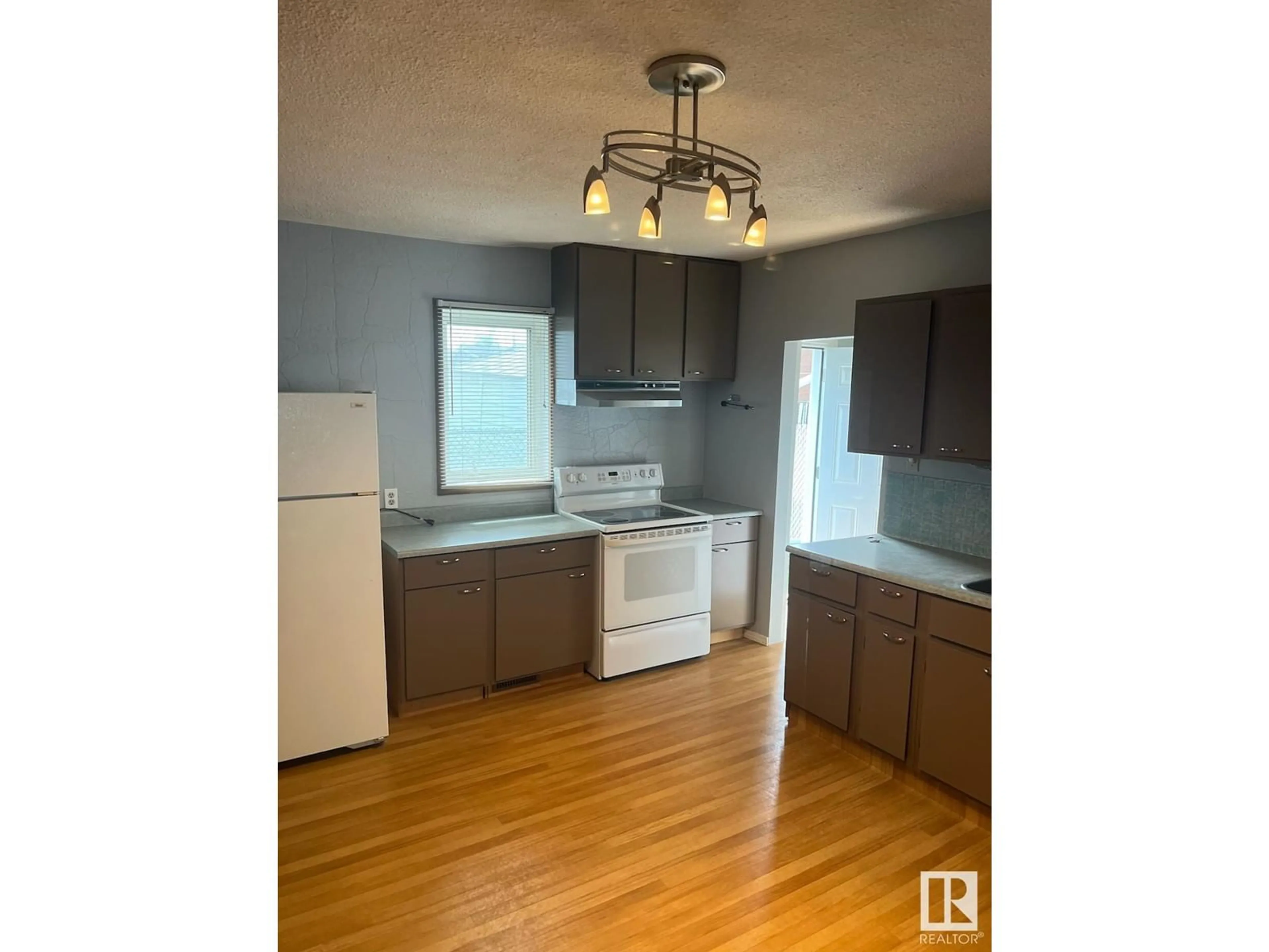 Unknown for 11842 65 ST, Edmonton Alberta T5W4L2