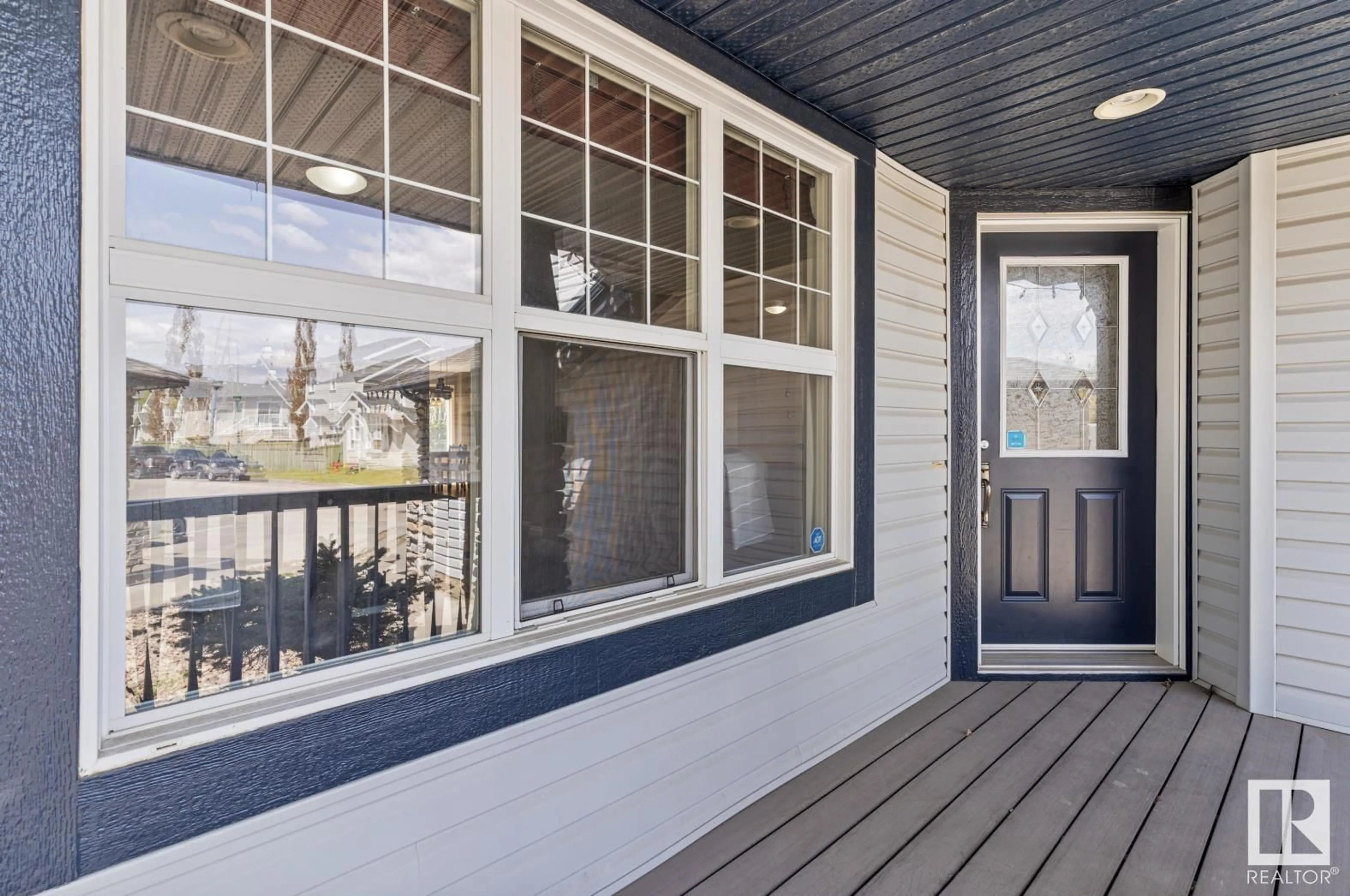 Home with vinyl exterior material, street for 2553 HANNA CRESCENT, Edmonton Alberta T6R3P7