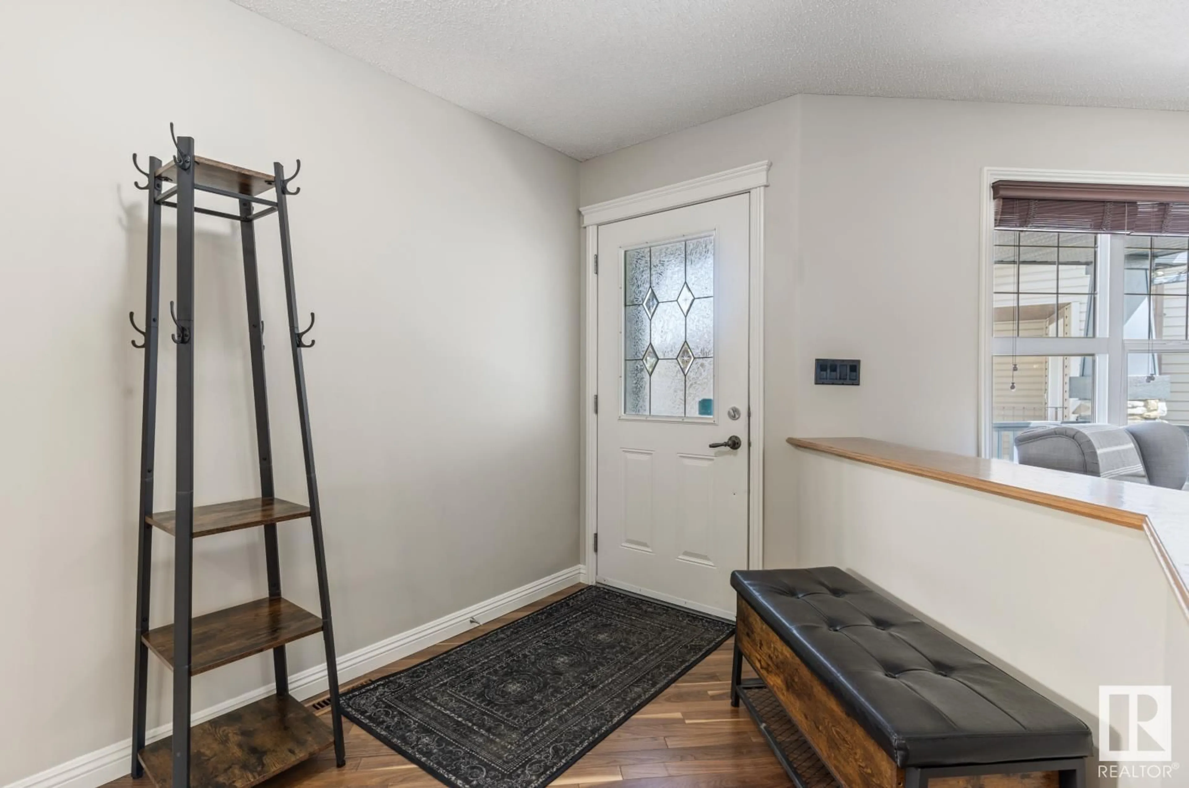 Indoor entryway for 2553 HANNA CRESCENT, Edmonton Alberta T6R3P7