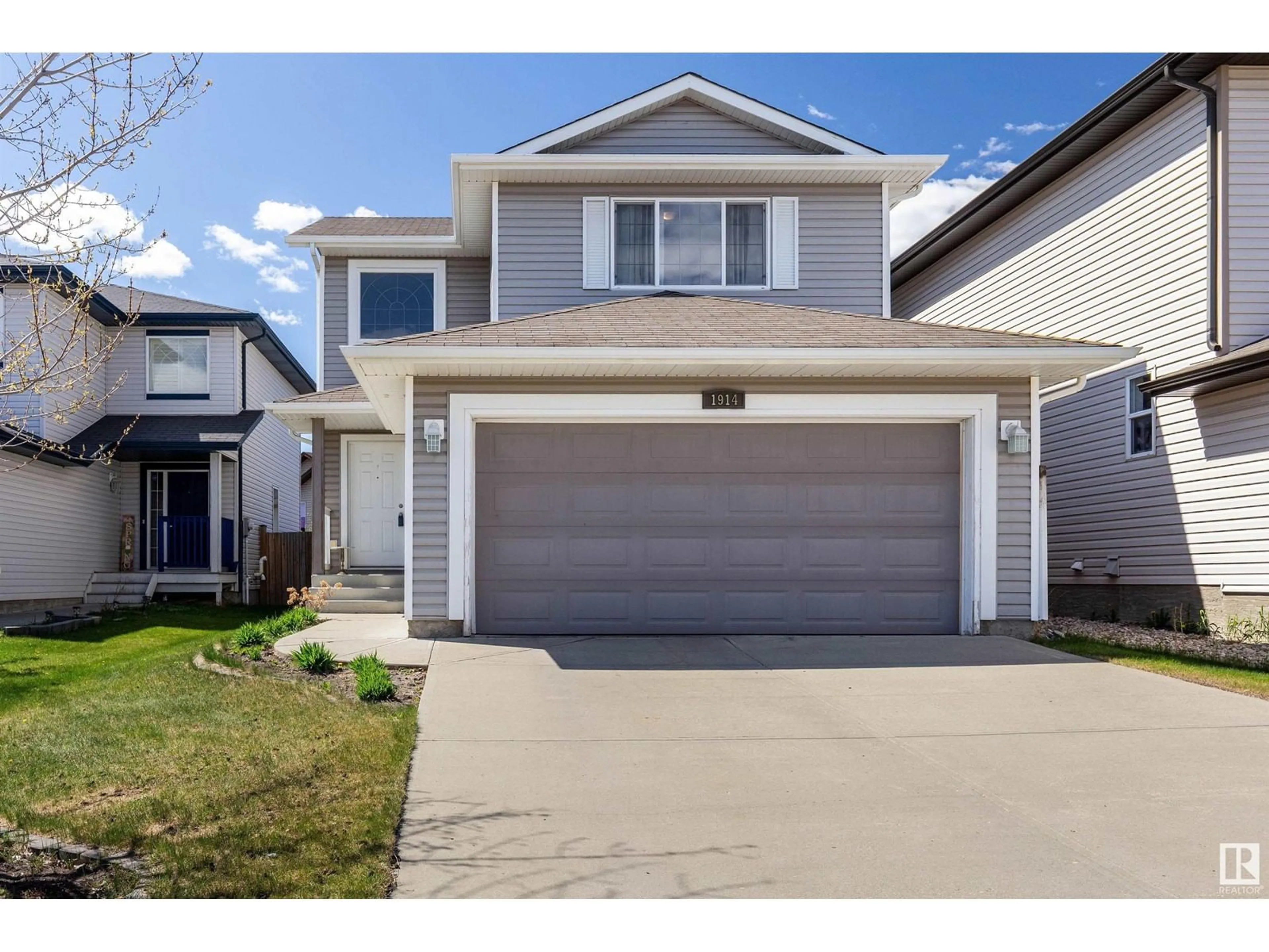 Home with vinyl exterior material, street for NW - 1914 HAMMOND PL, Edmonton Alberta T6M0K3
