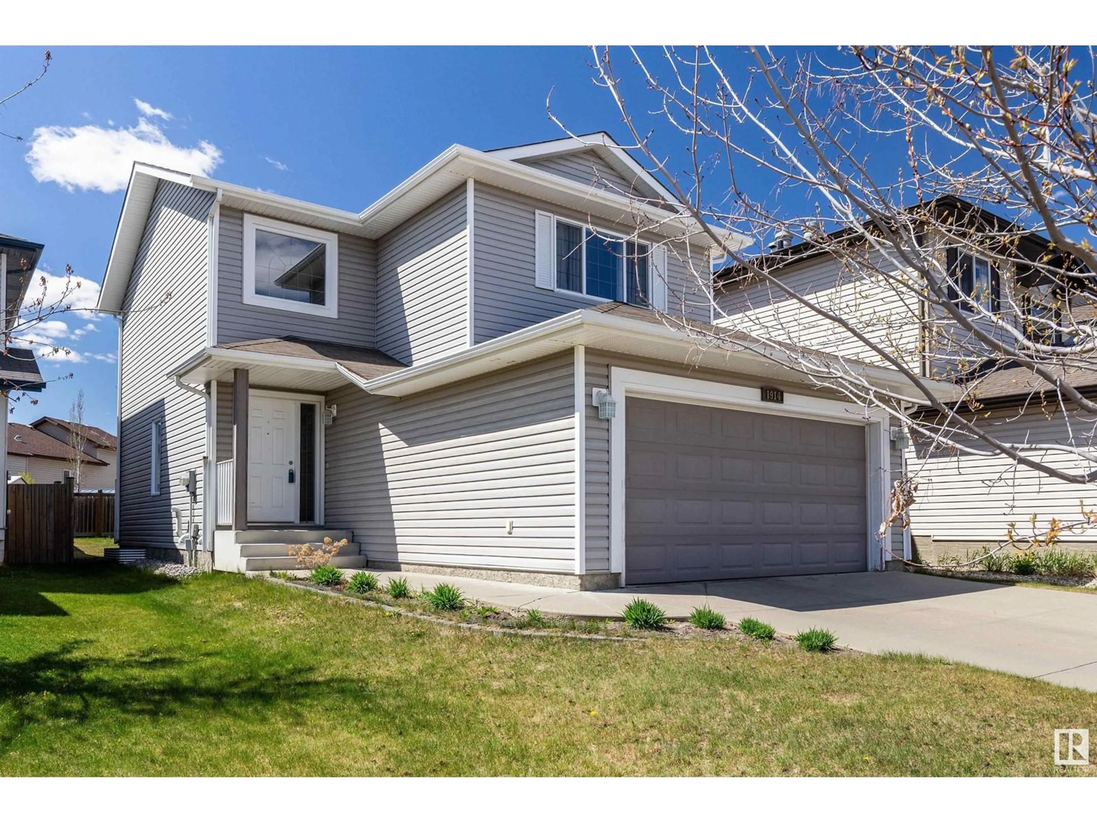 Home with vinyl exterior material, street for NW - 1914 HAMMOND PL, Edmonton Alberta T6M0K3