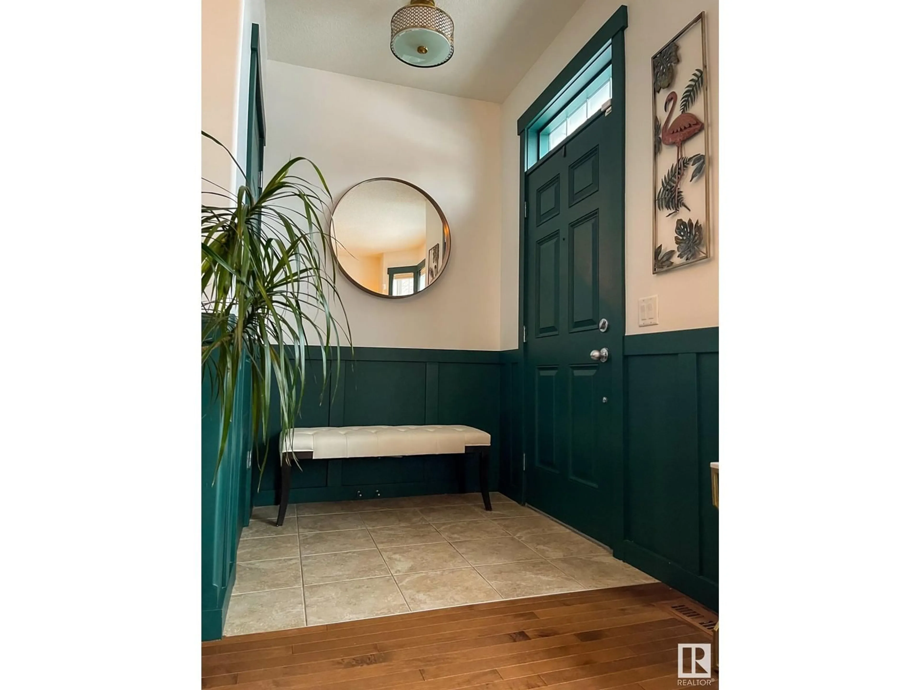 Indoor entryway for 1064 GAULT BV, Edmonton Alberta T5E6N7