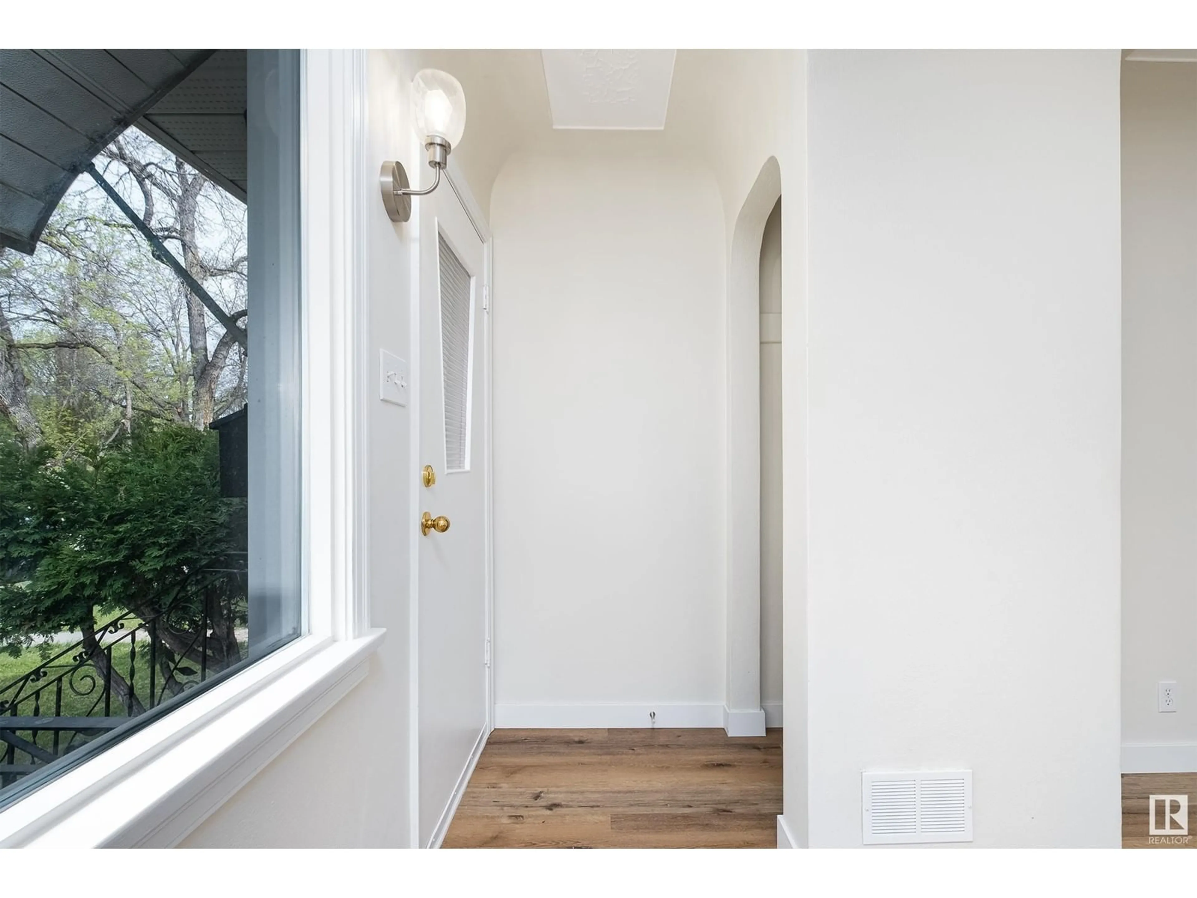 Indoor entryway for 11637 89 ST, Edmonton Alberta T5B3V3