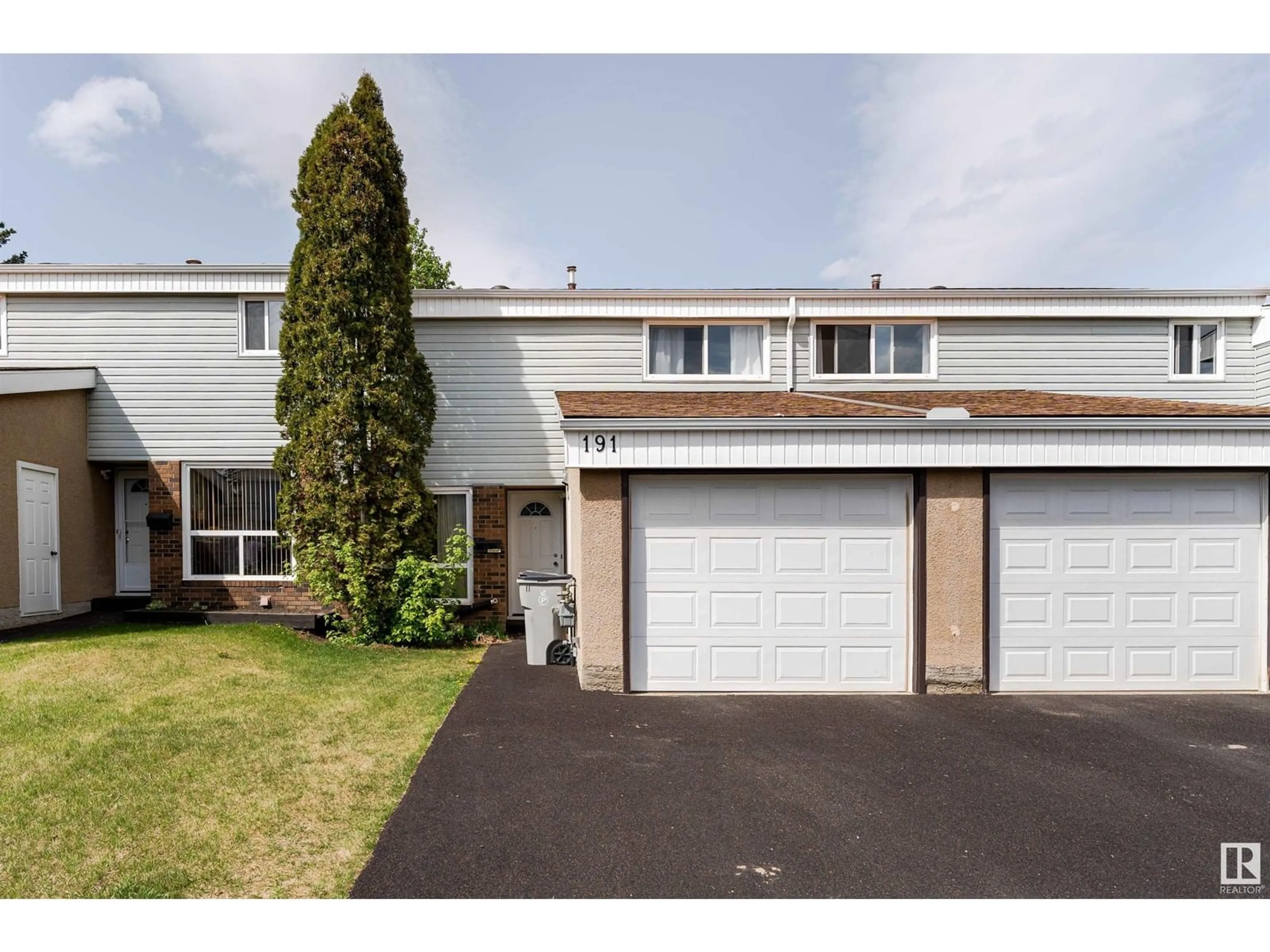 Home with vinyl exterior material, street for 191 GRANDIN VG, St. Albert Alberta T8N2J5