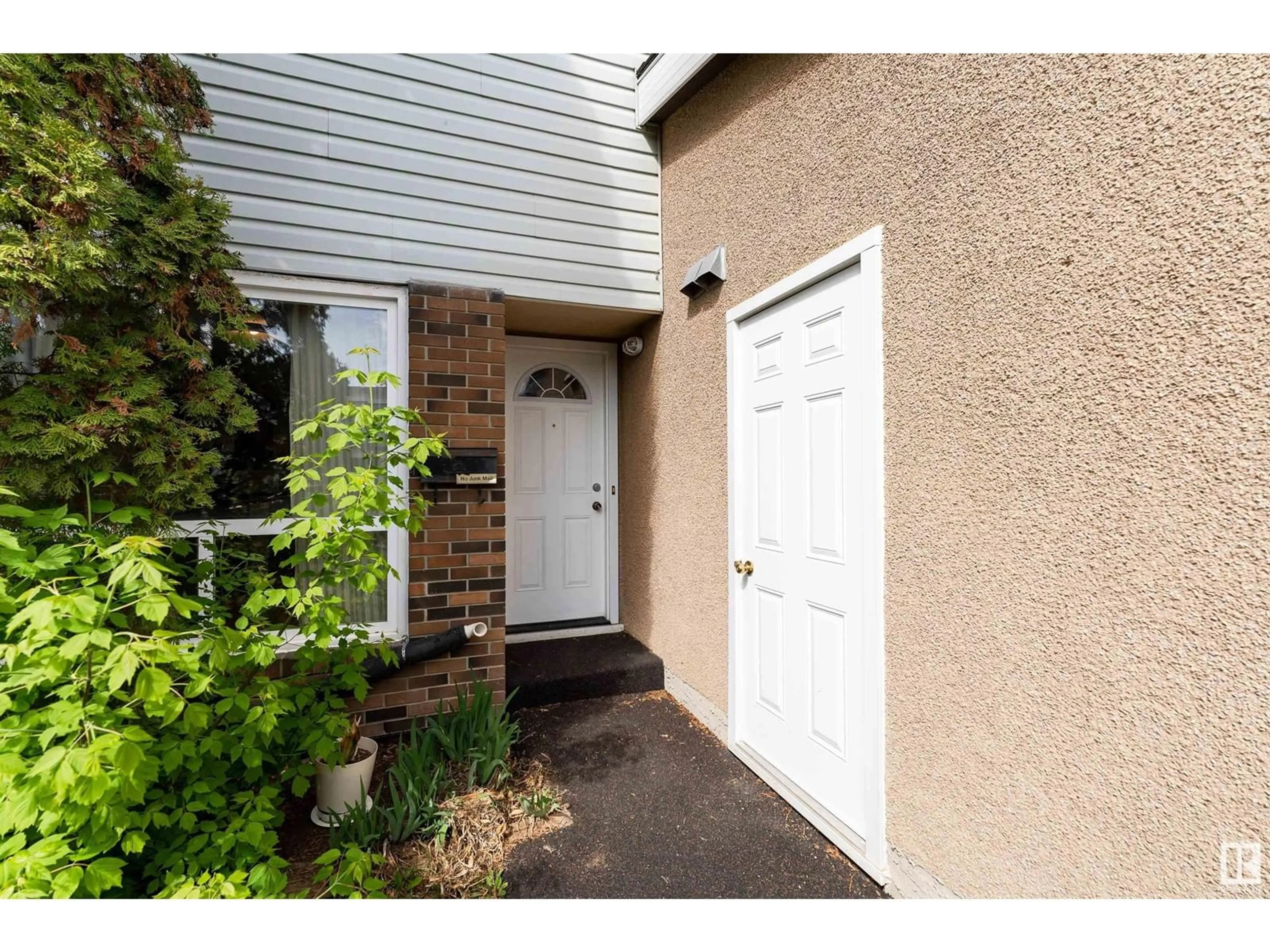Indoor entryway for 191 GRANDIN VG, St. Albert Alberta T8N2J5