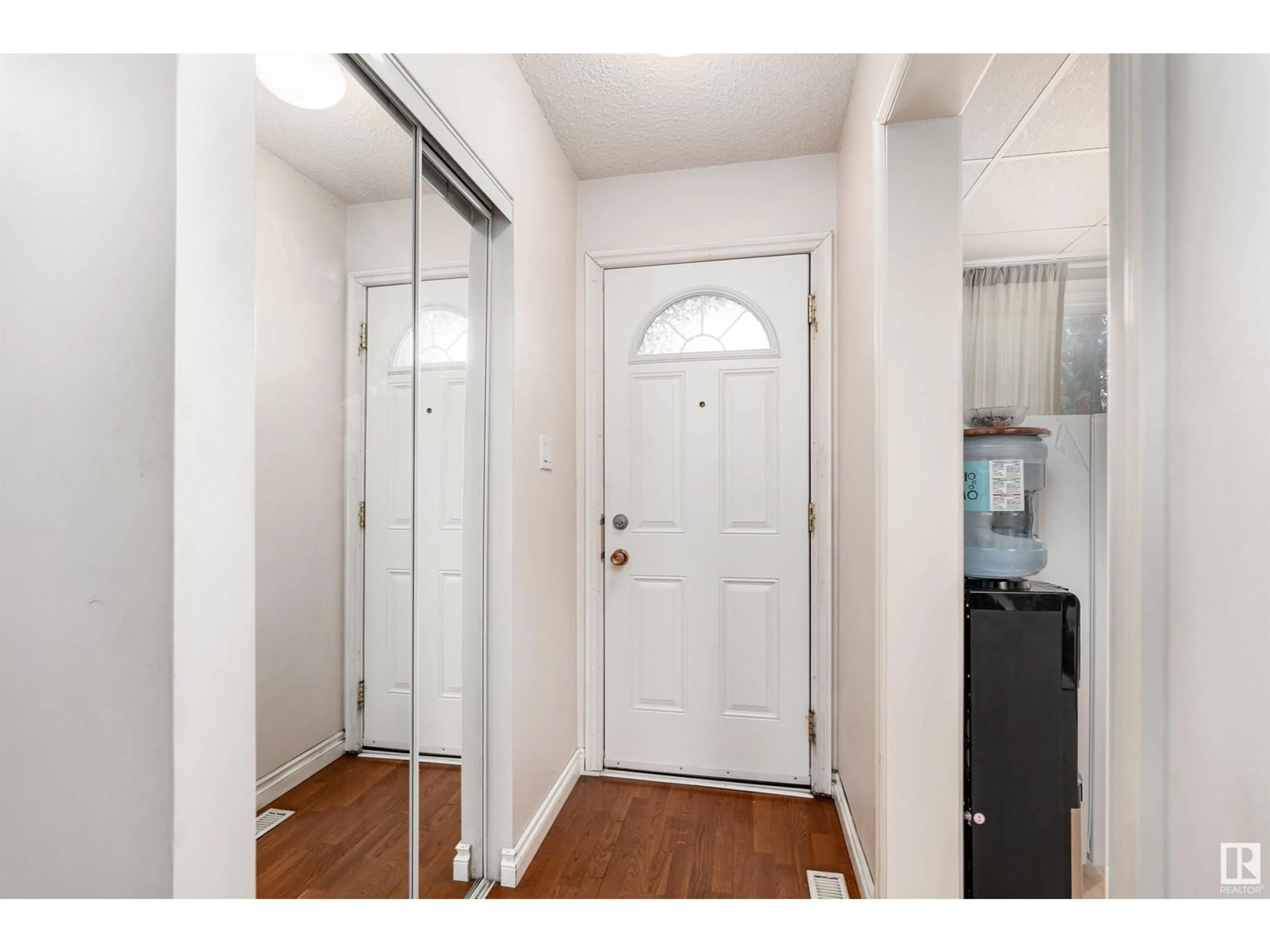 Indoor entryway for 191 GRANDIN VG, St. Albert Alberta T8N2J5