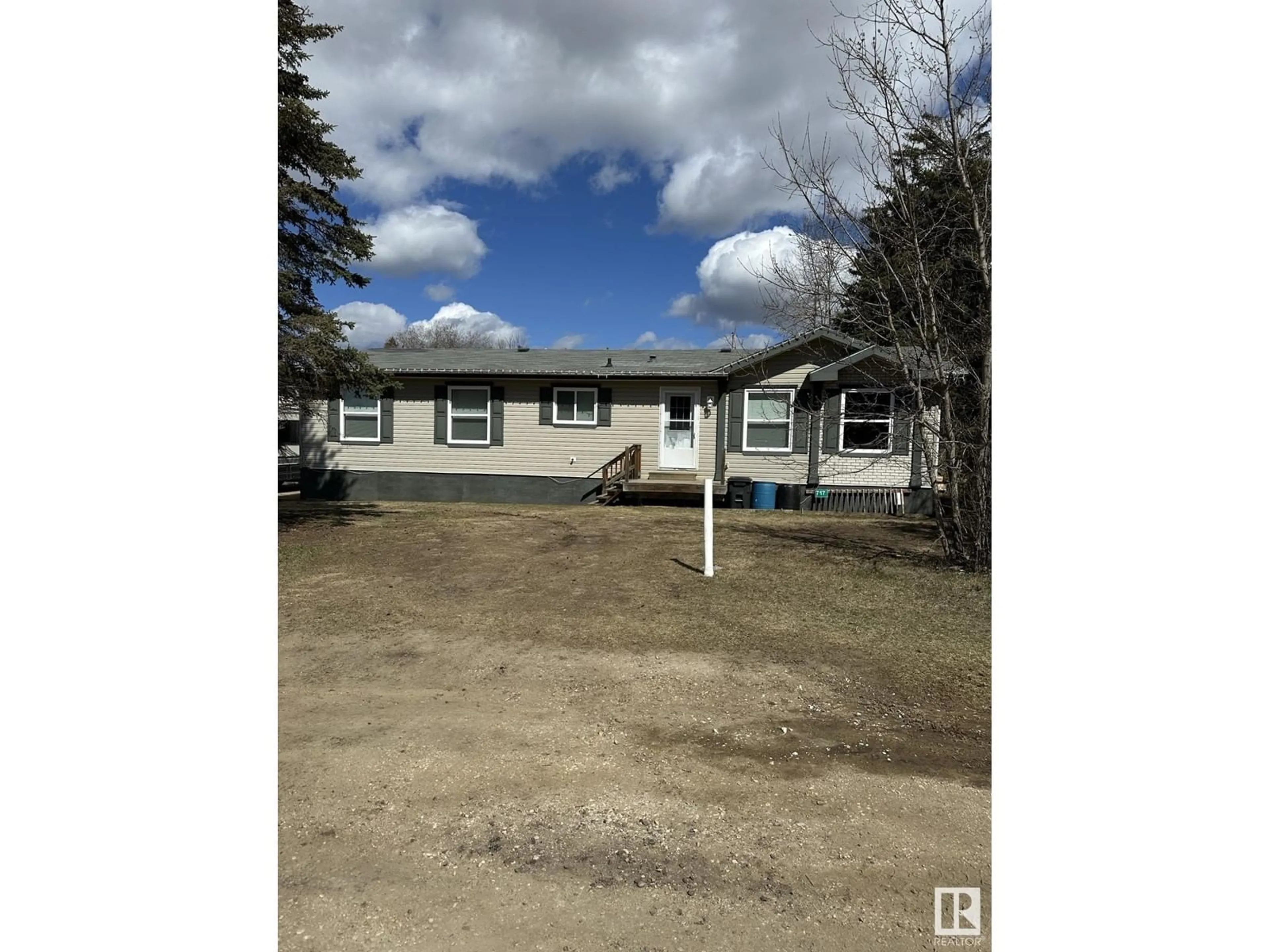 A pic from outside/outdoor area/front of a property/back of a property/a pic from drone, building for 717 14 ST, Smith Alberta T0G2B0