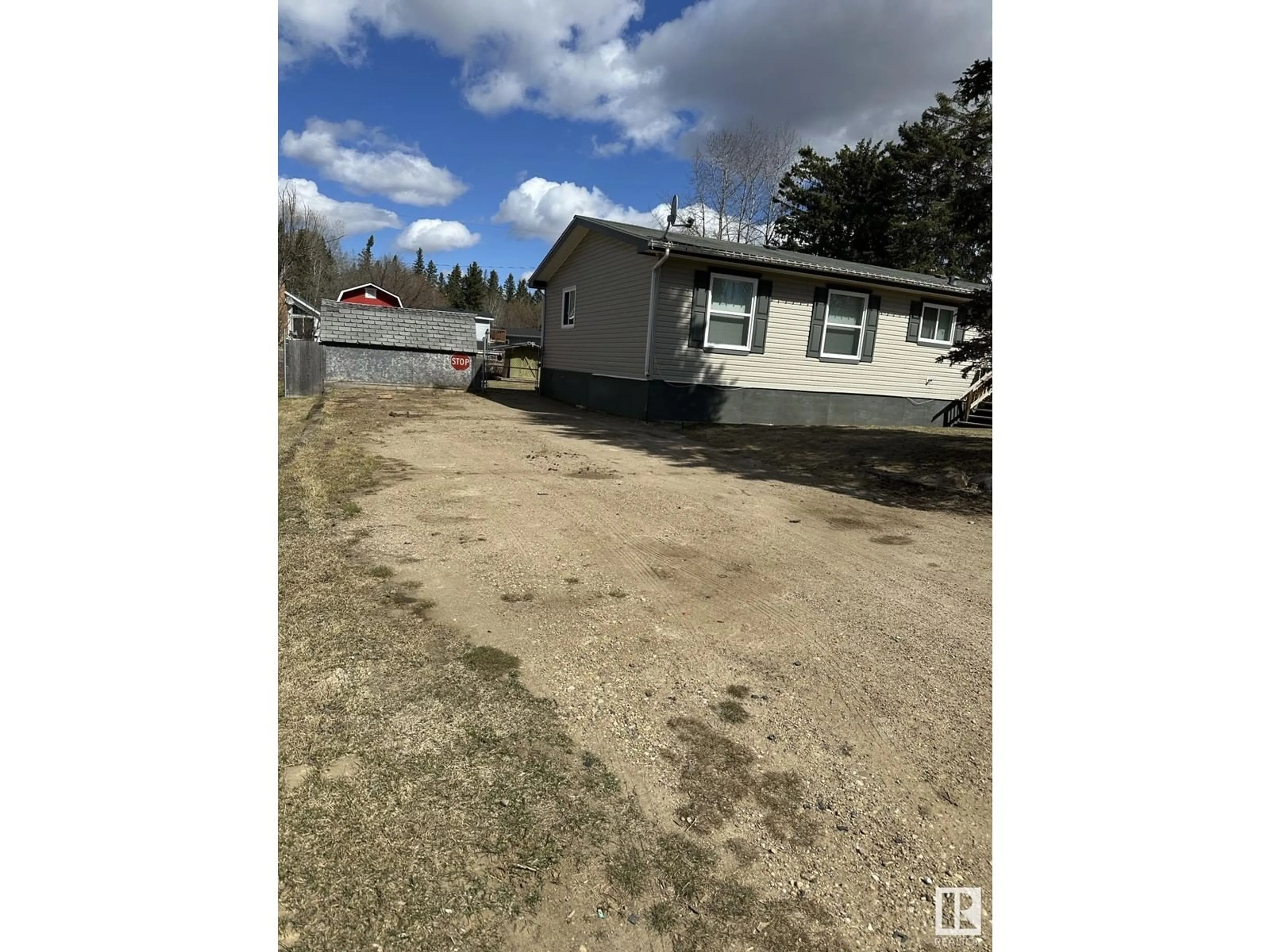 A pic from outside/outdoor area/front of a property/back of a property/a pic from drone, street for 717 14 ST, Smith Alberta T0G2B0