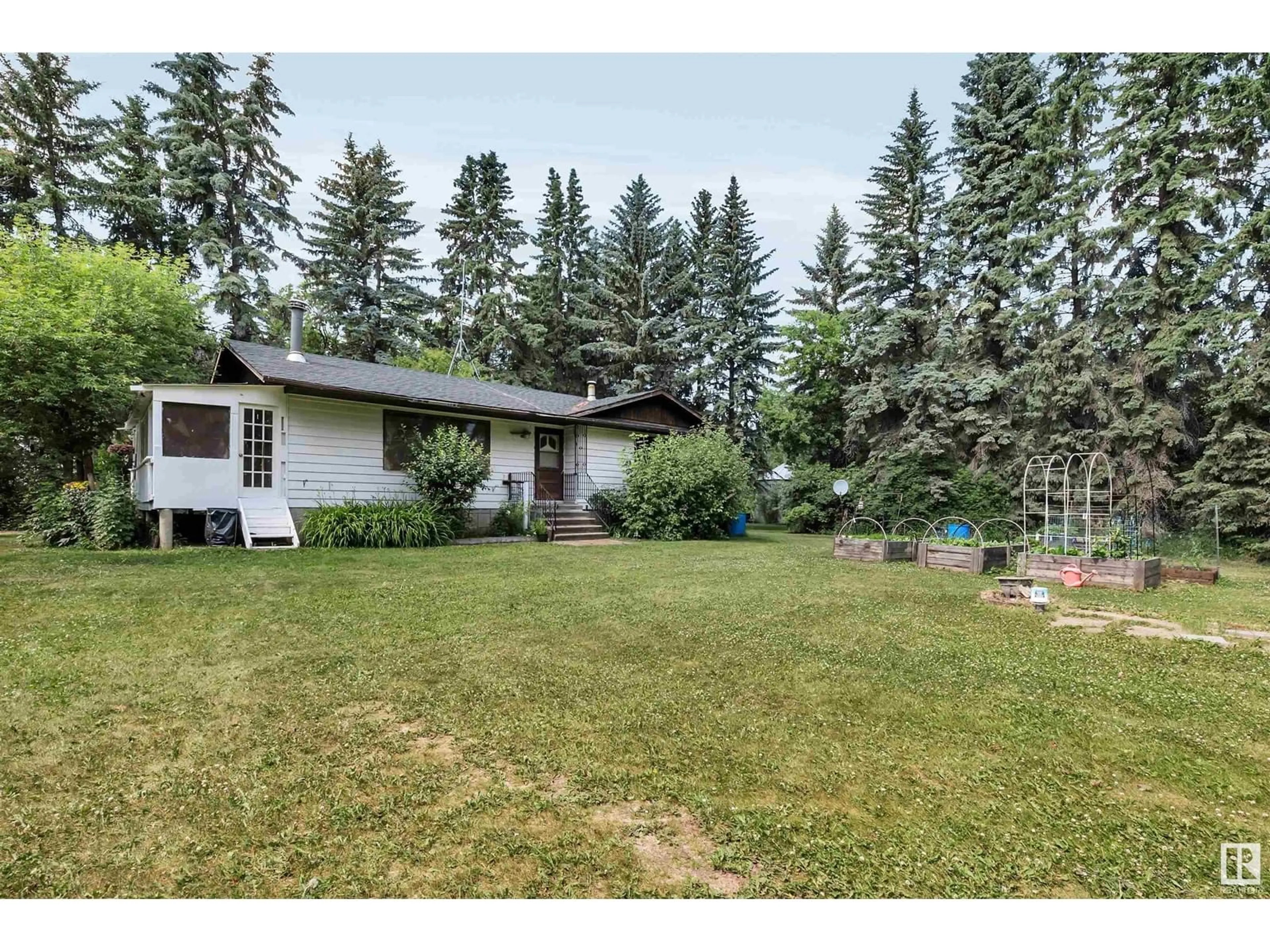 A pic from outside/outdoor area/front of a property/back of a property/a pic from drone, unknown for 57020 SH 803, Rural Sturgeon County Alberta T0A0K1