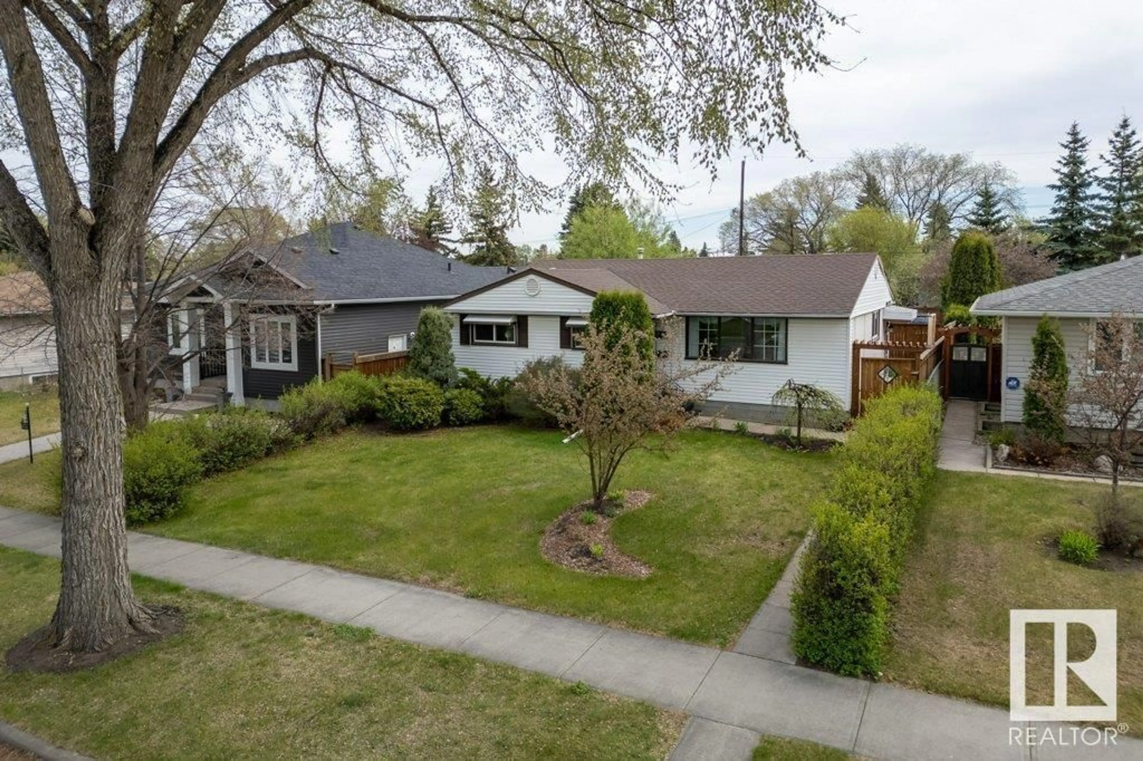 A pic from outside/outdoor area/front of a property/back of a property/a pic from drone, street for 9715 76 ST, Edmonton Alberta T6C2L1