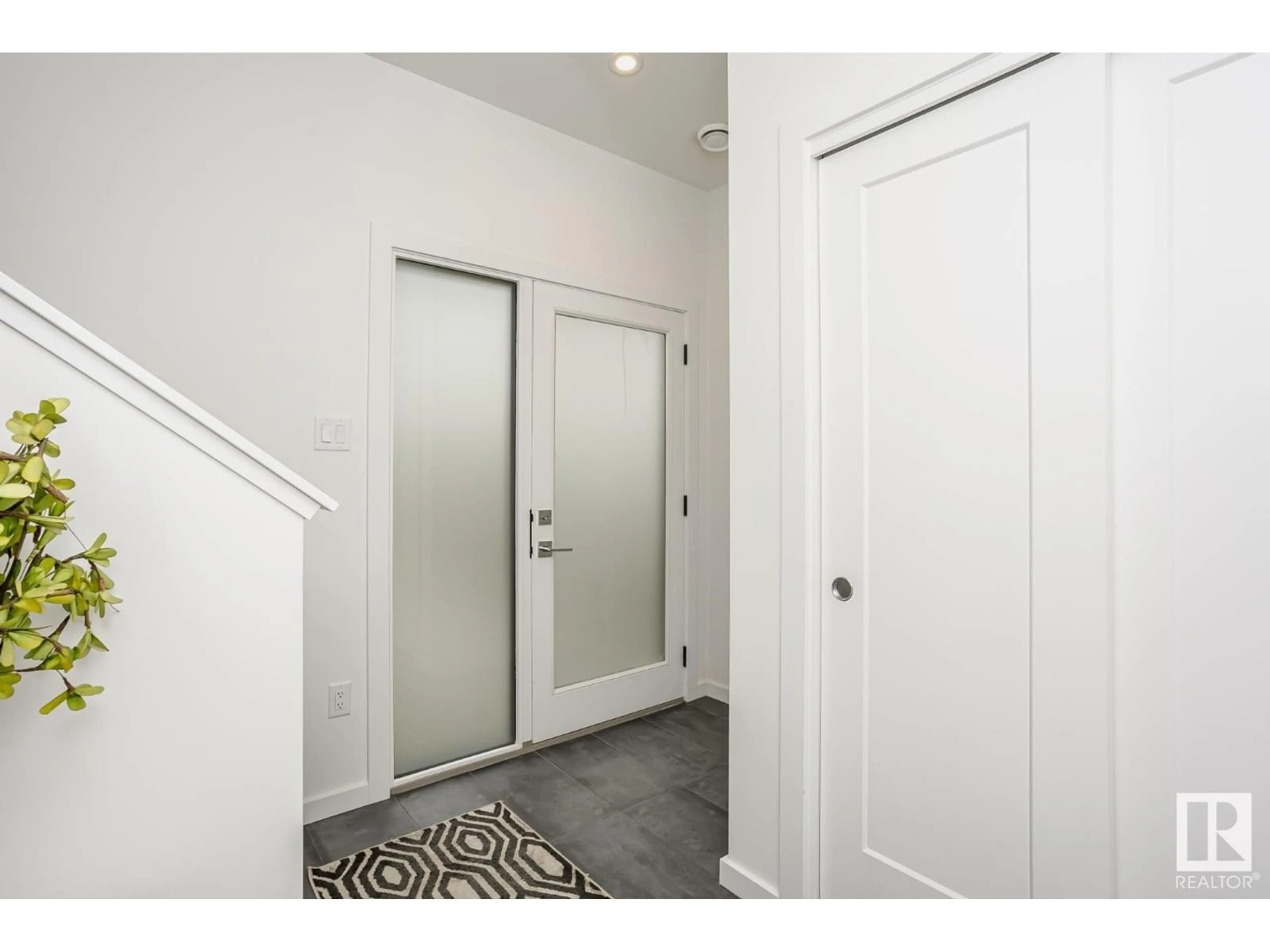 Indoor entryway for 5 - 57 RONDEAU DR, St. Albert Alberta T8N7X8