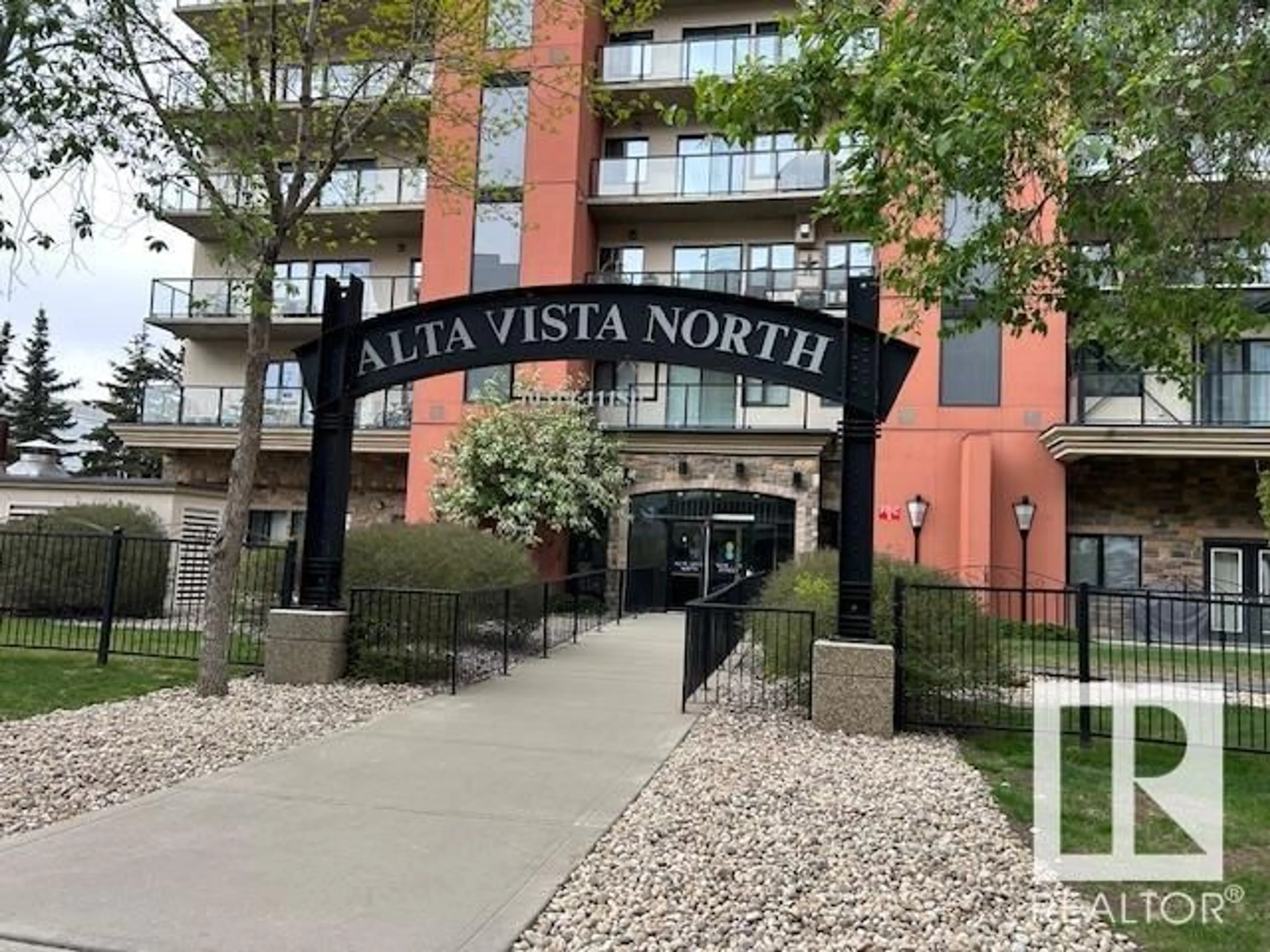 Indoor foyer for #808 - 10319 111 ST NW, Edmonton Alberta T5K0A2