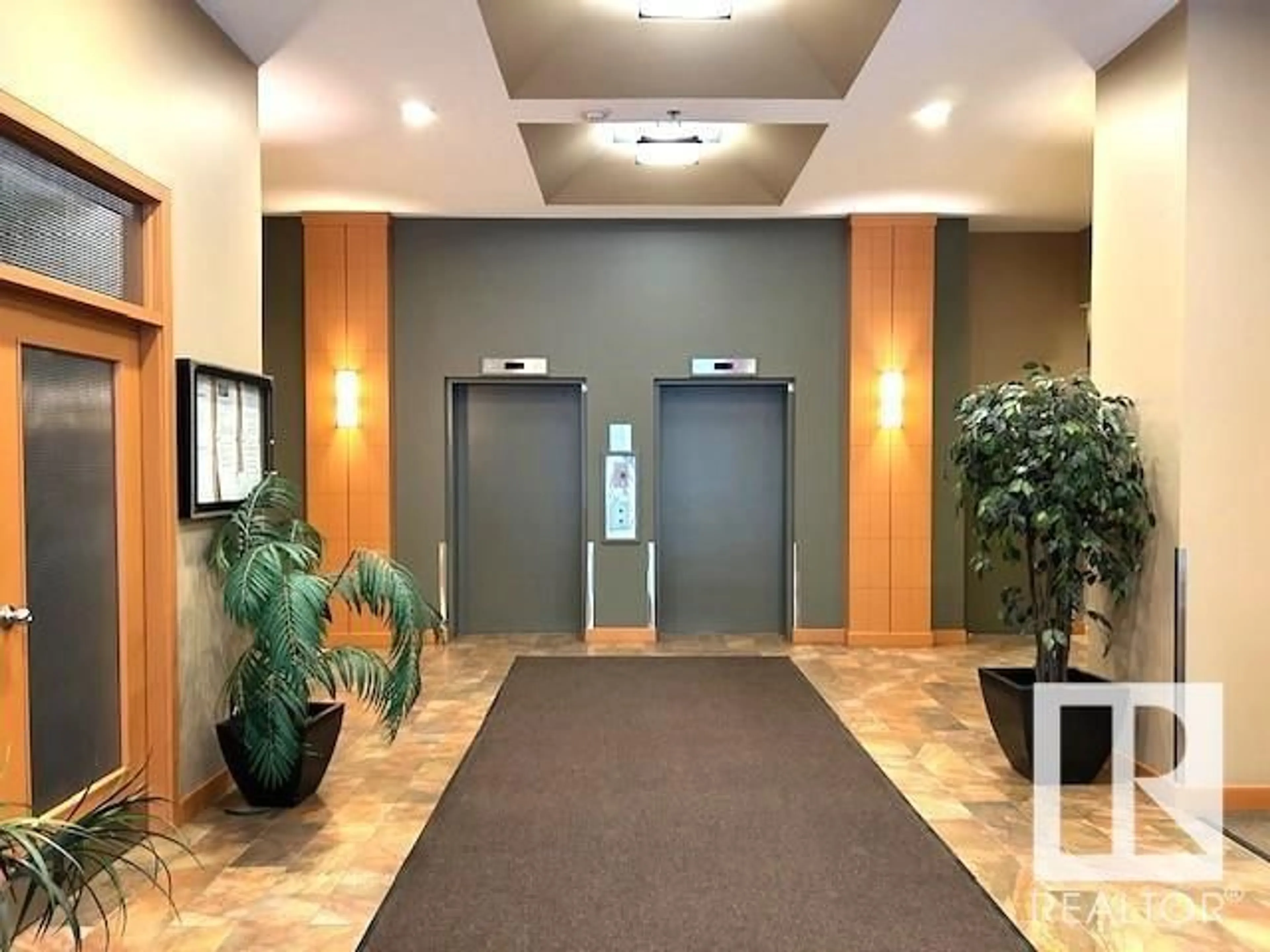 Indoor foyer for #808 - 10319 111 ST NW, Edmonton Alberta T5K0A2