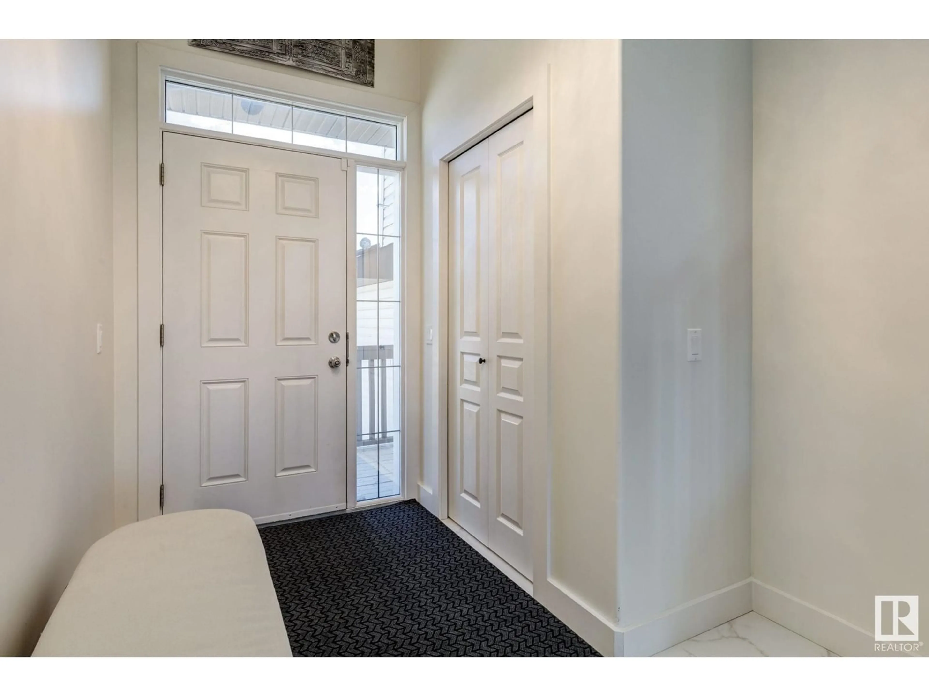 Indoor entryway for 16412 43 ST, Edmonton Alberta T5Y0H8