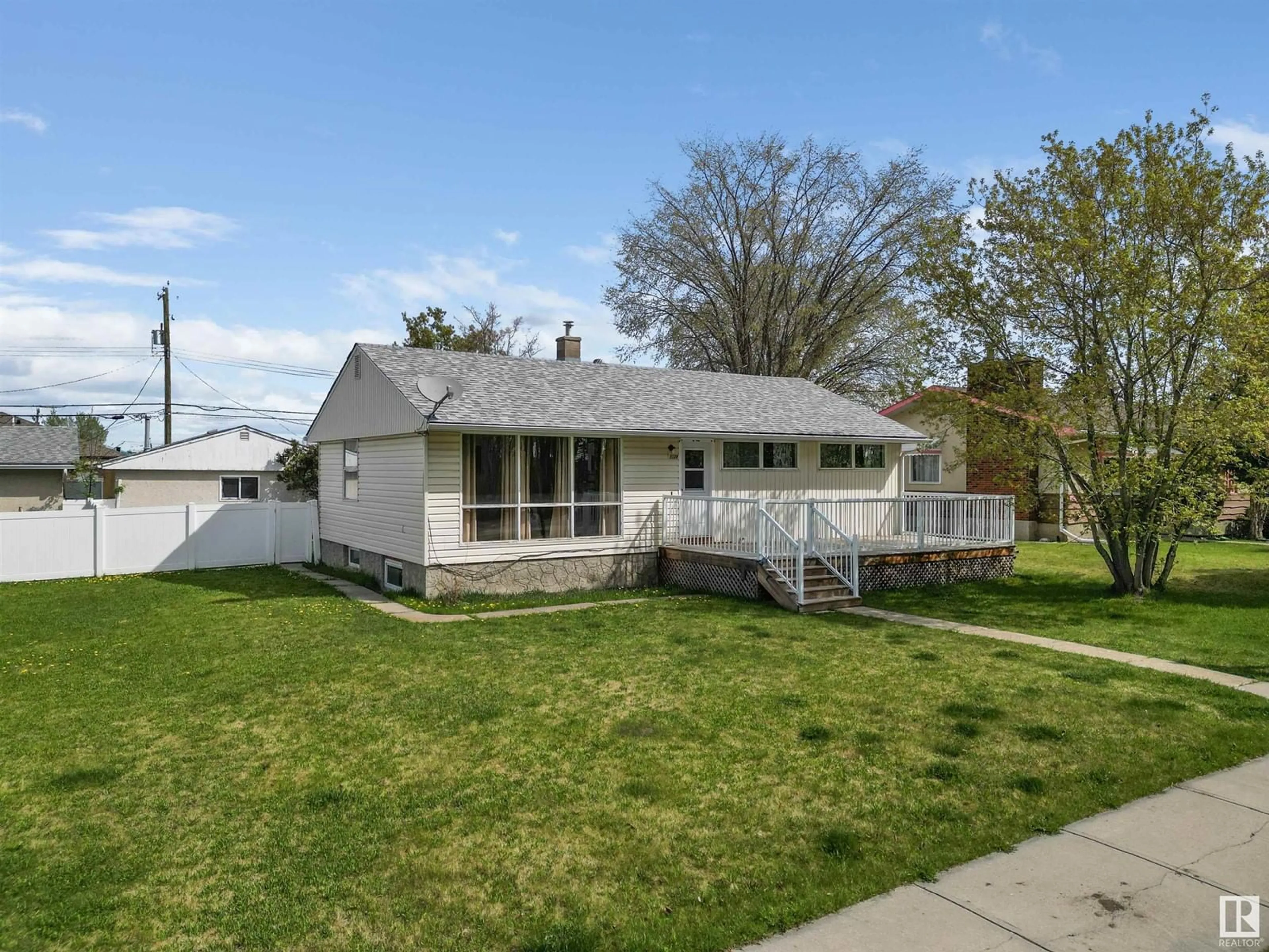A pic from outside/outdoor area/front of a property/back of a property/a pic from drone, street for 5128 49 AV, Drayton Valley Alberta T7A1J7