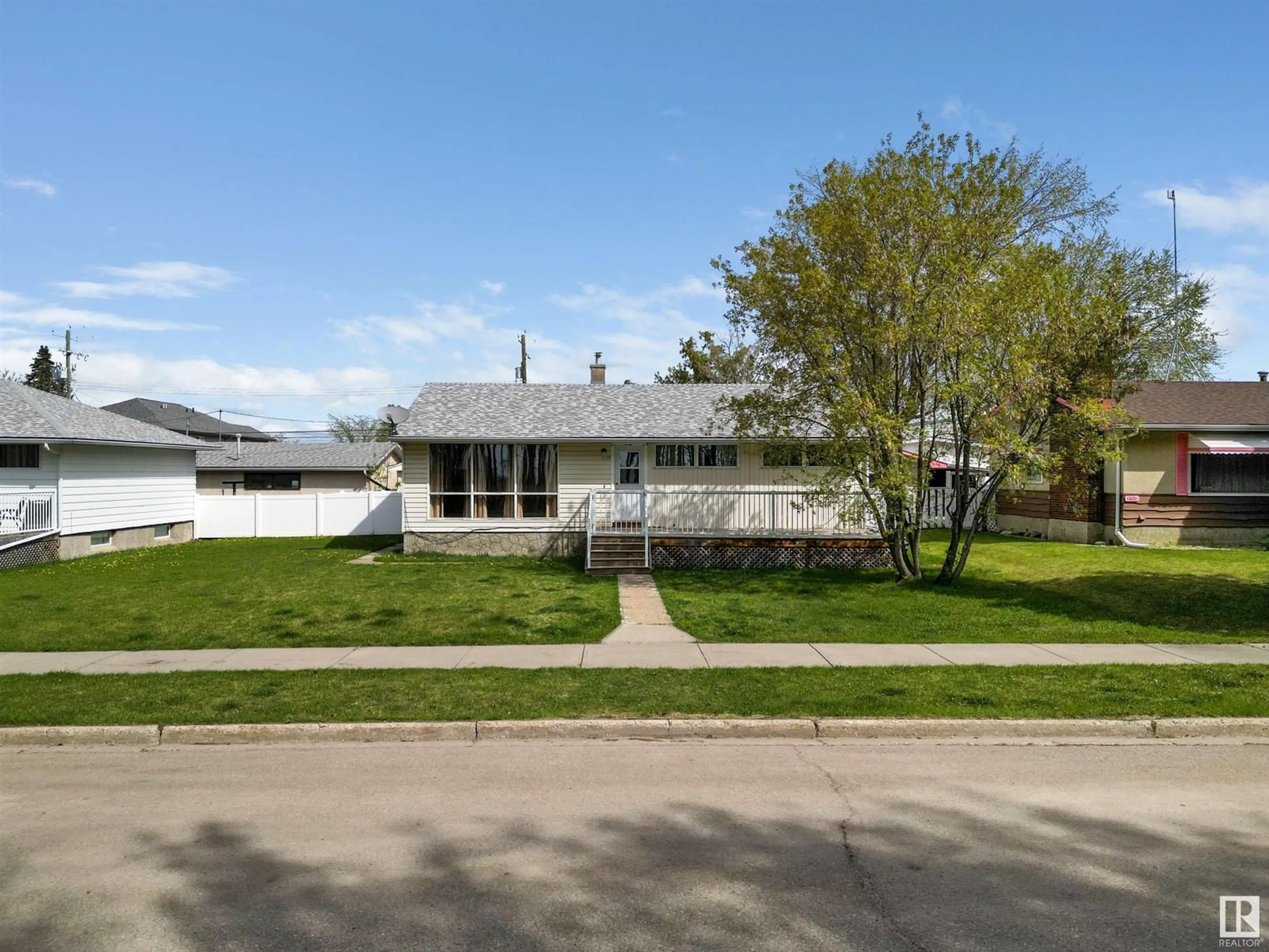 Home with vinyl exterior material, street for 5128 49 AV, Drayton Valley Alberta T7A1J7