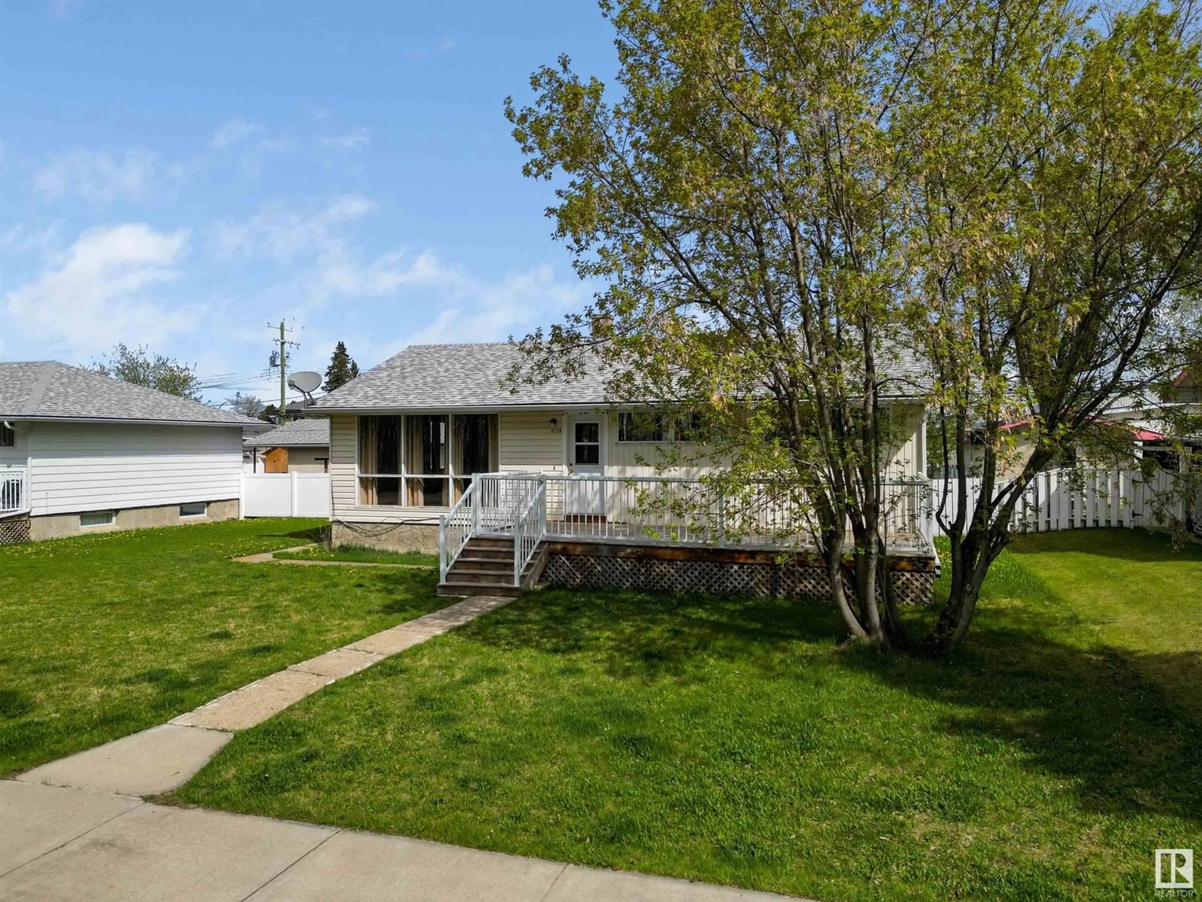 Home with vinyl exterior material, street for 5128 49 AV, Drayton Valley Alberta T7A1J7