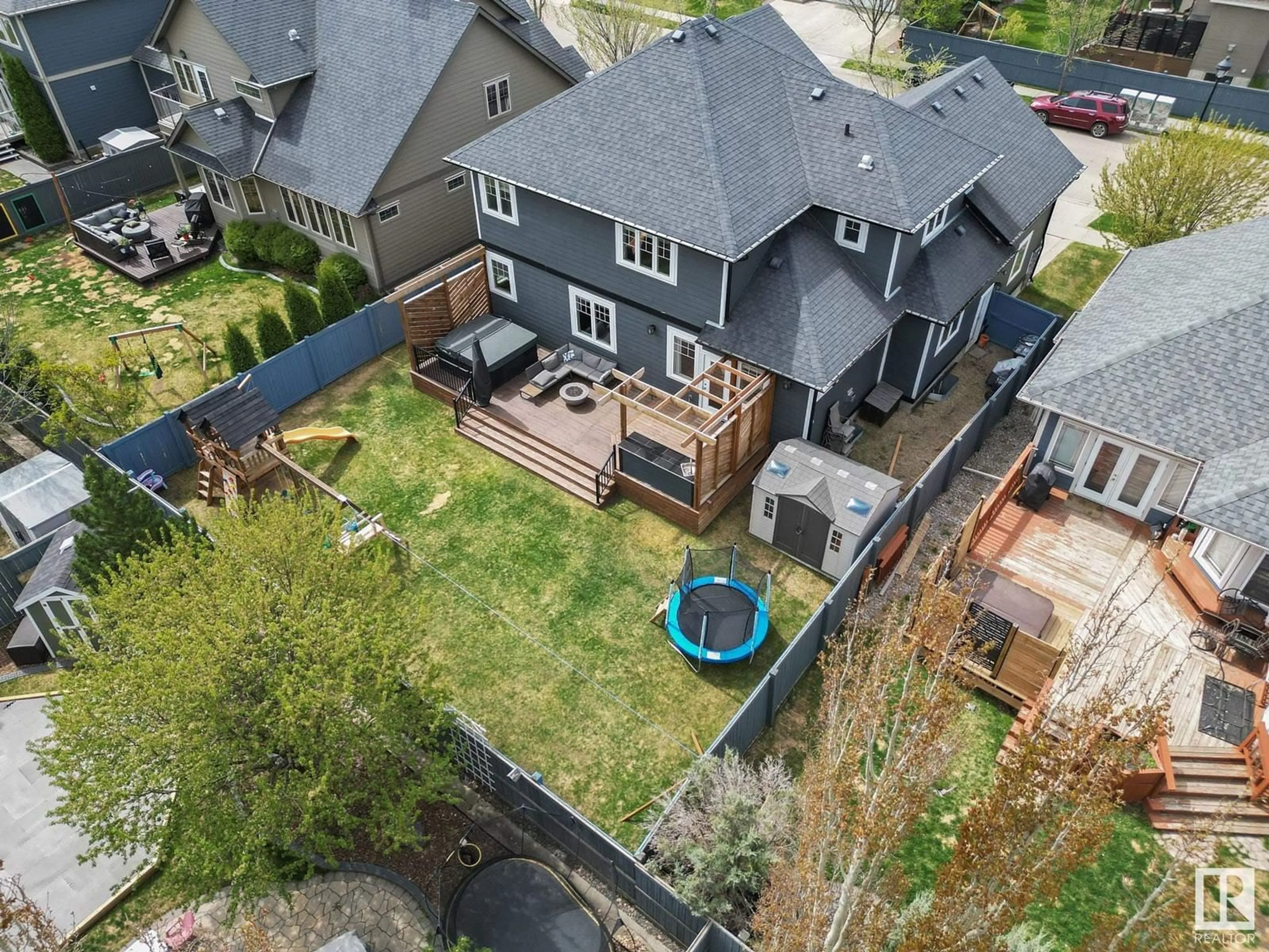 A pic from outside/outdoor area/front of a property/back of a property/a pic from drone, unknown for 5418 BAIE CAILLOU BA, Beaumont Alberta T4X1W7