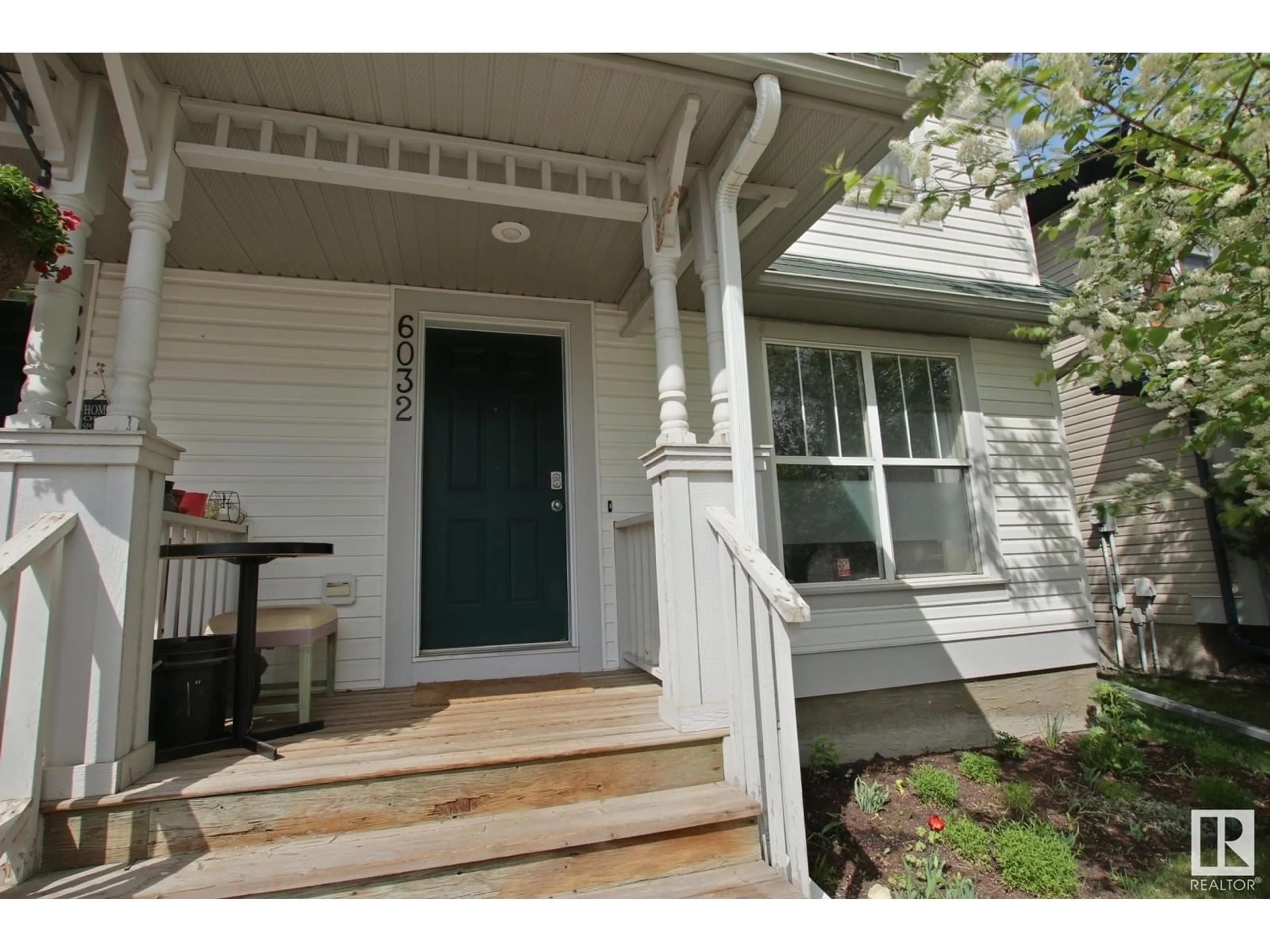 Indoor entryway for 6032 SOUTH TERWILLEGAR BV, Edmonton Alberta T6R0K6