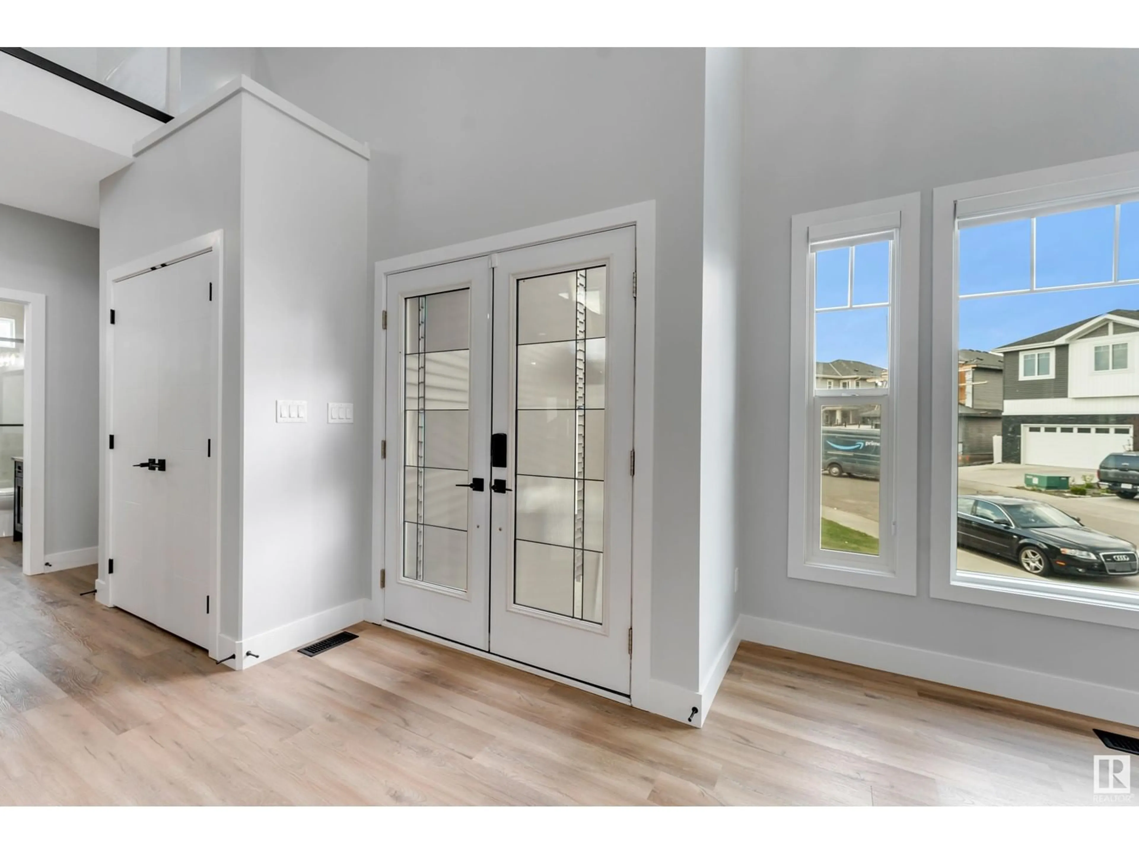 Indoor entryway for NW - 5703 176 AV, Edmonton Alberta T5Y3V6