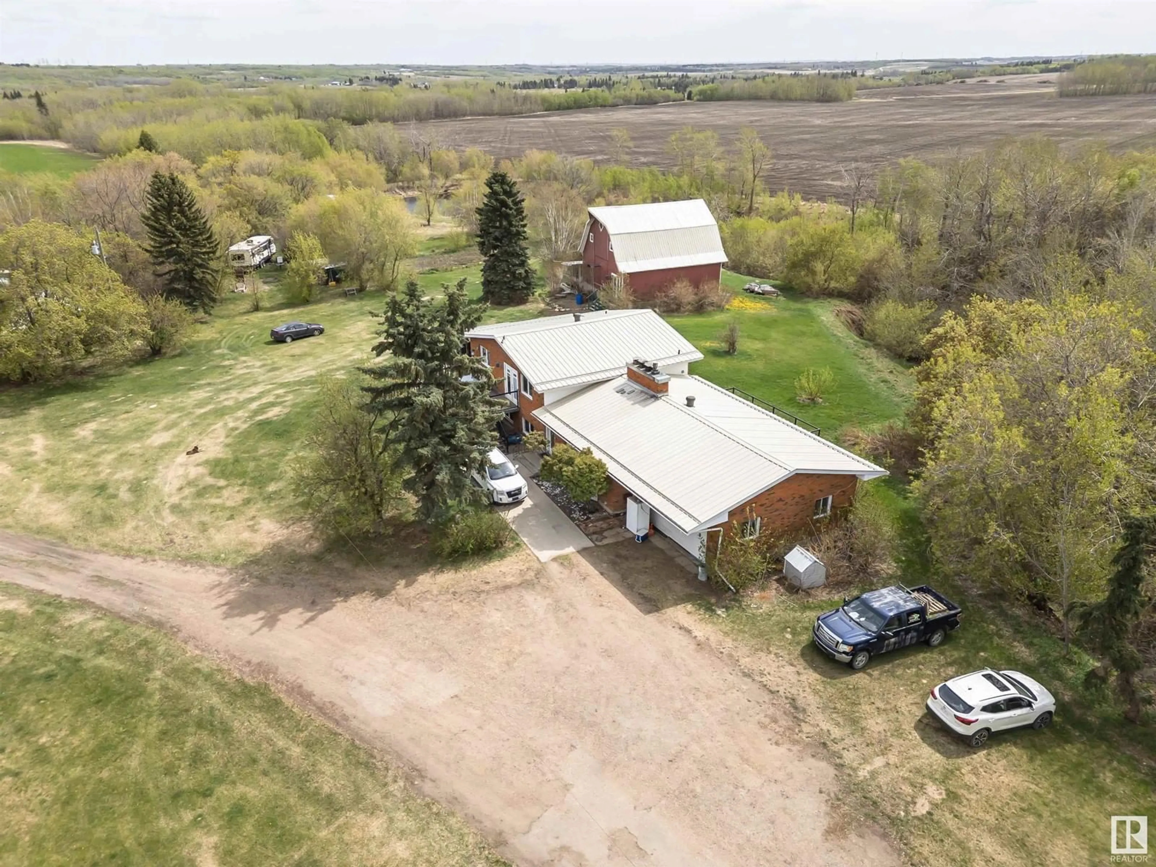A pic from outside/outdoor area/front of a property/back of a property/a pic from drone, building for 56505 RGE ROAD 233, Rural Sturgeon County Alberta T0A1N0