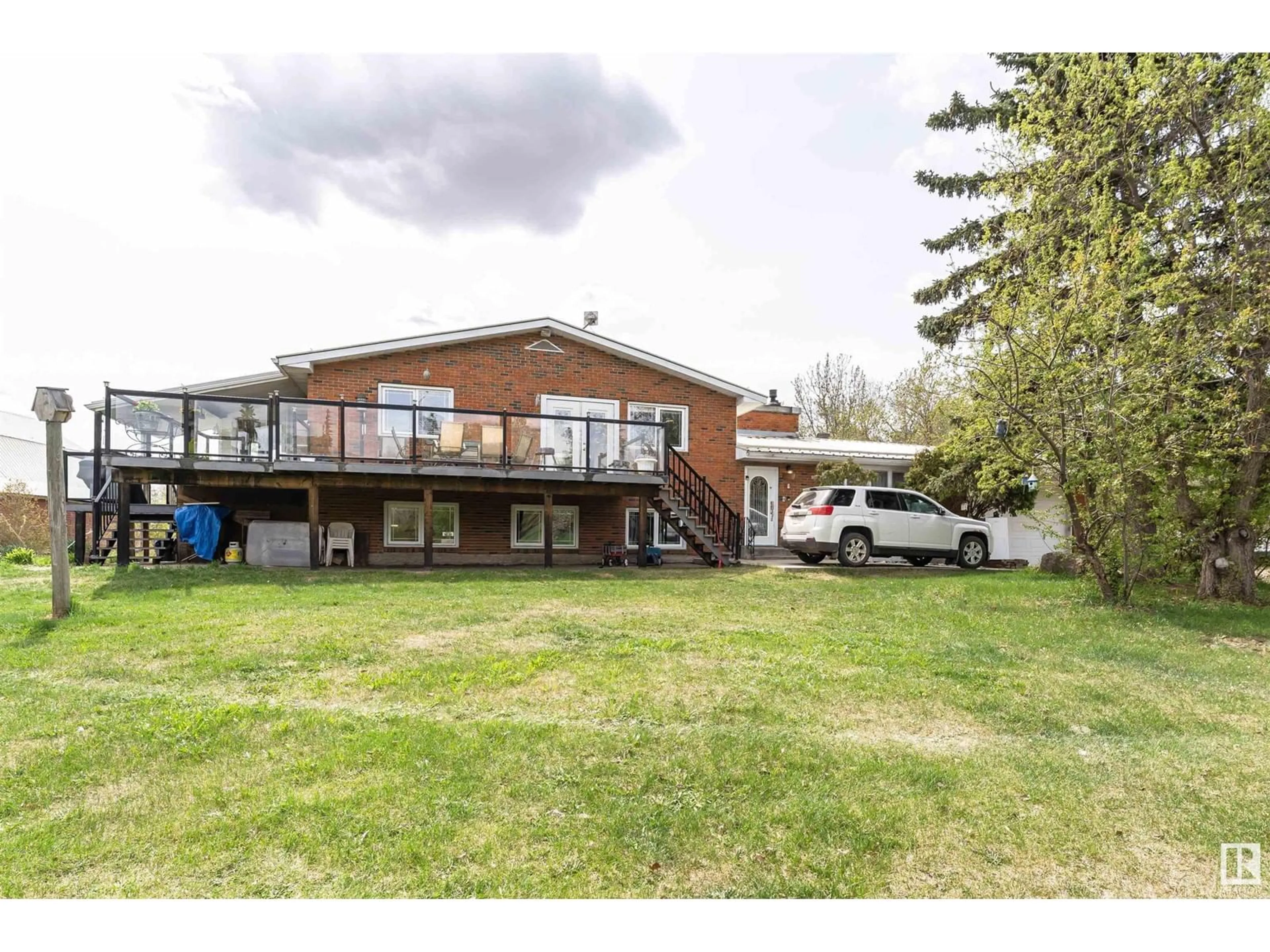 A pic from outside/outdoor area/front of a property/back of a property/a pic from drone, unknown for 56505 RGE ROAD 233, Rural Sturgeon County Alberta T0A1N0