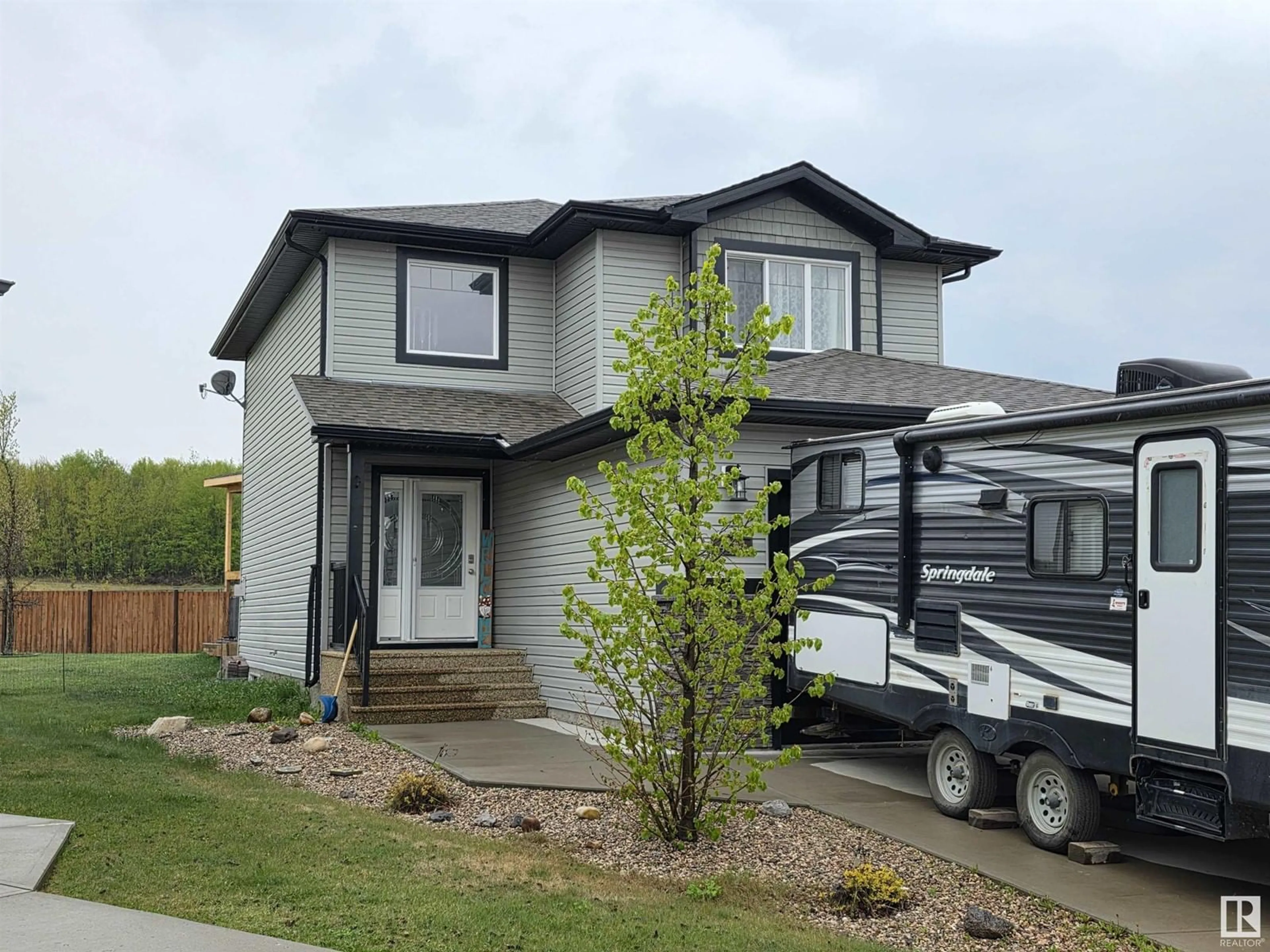 Home with vinyl exterior material, street for 4104 41 ST, Drayton Valley Alberta T7A0B4
