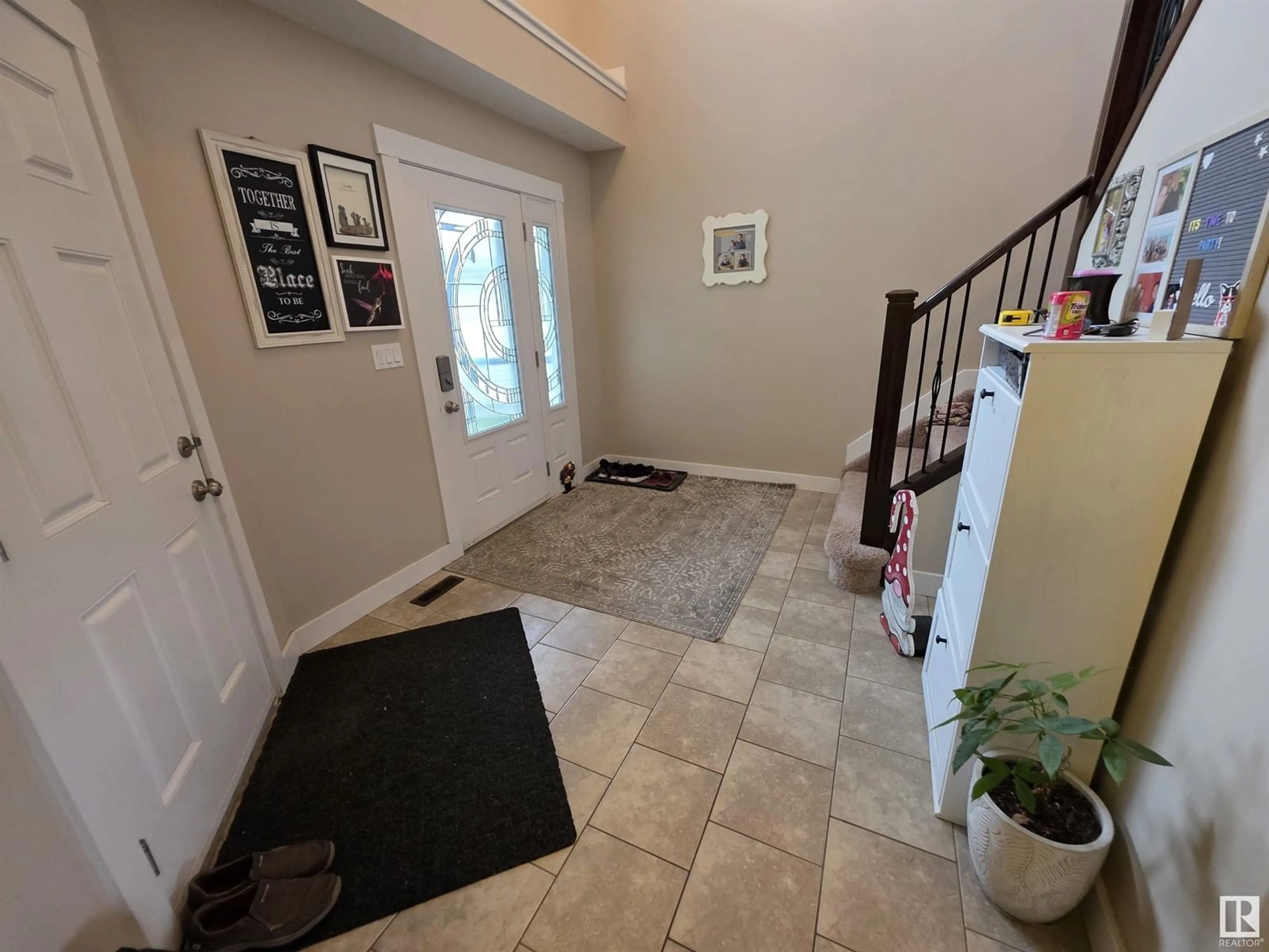 Indoor entryway for 4104 41 ST, Drayton Valley Alberta T7A0B4