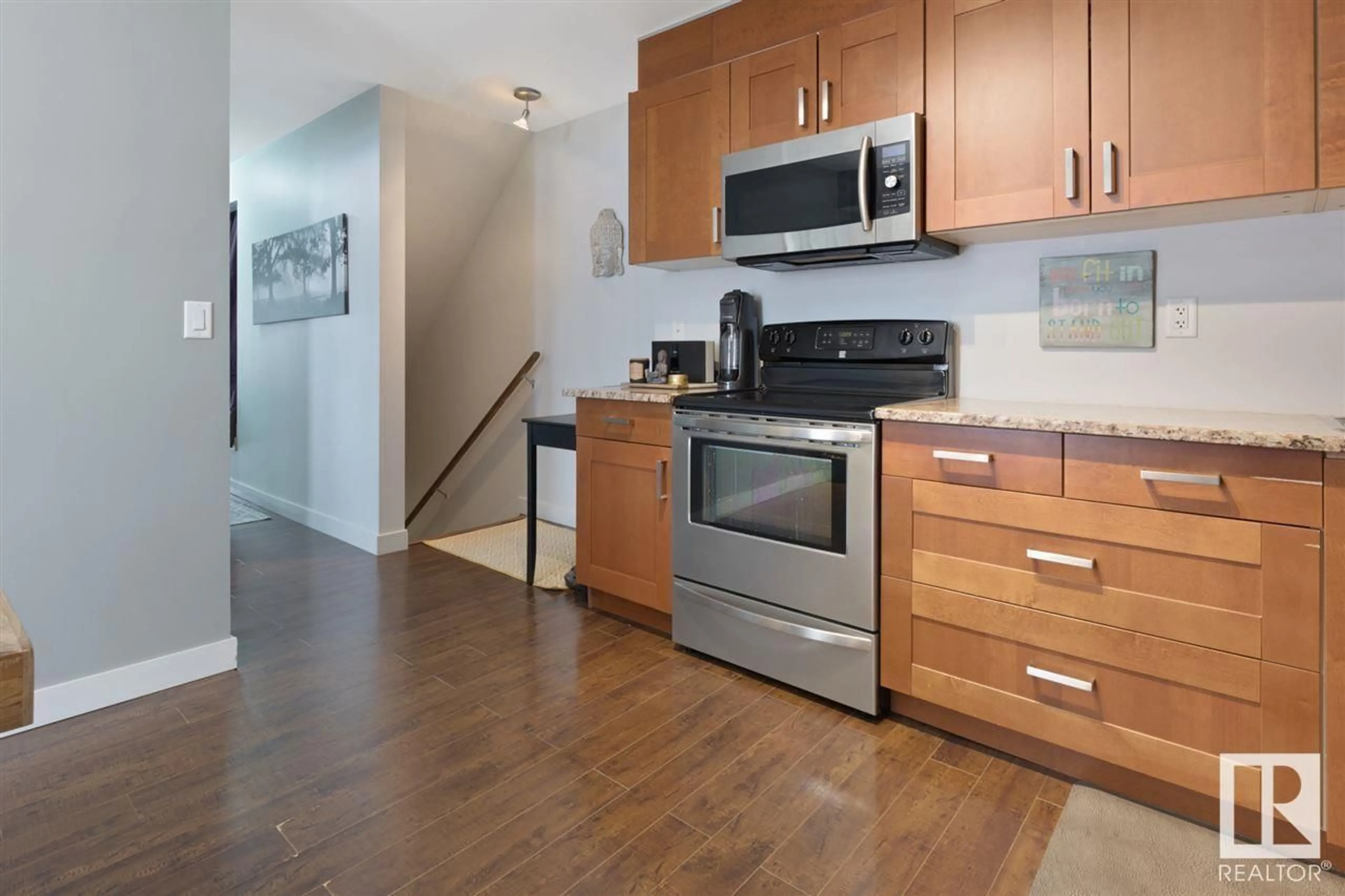 Standard kitchen, wood/laminate floor for 9921 85 AV, Edmonton Alberta T6E2J7