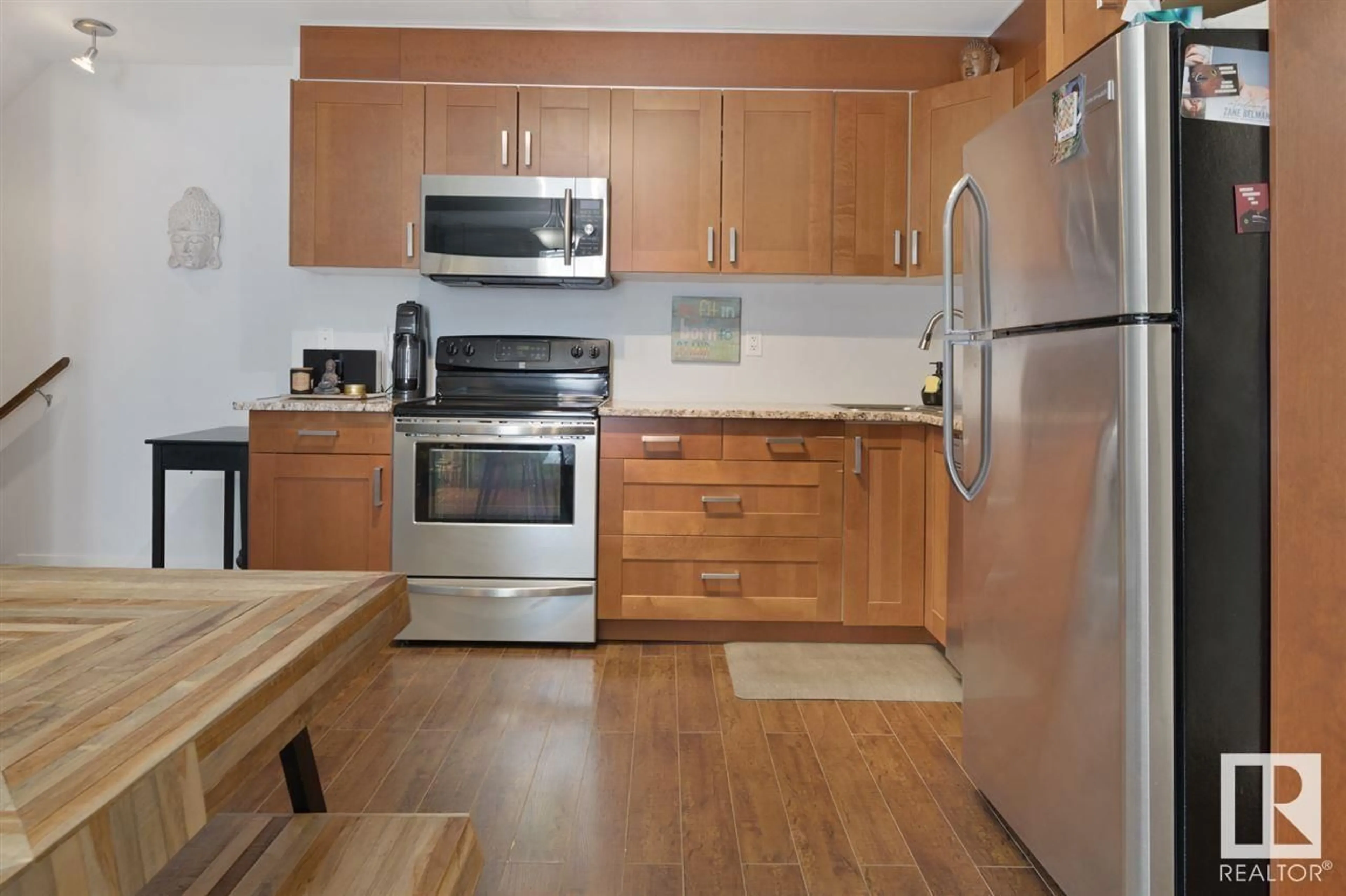 Standard kitchen, wood/laminate floor for 9921 85 AV, Edmonton Alberta T6E2J7