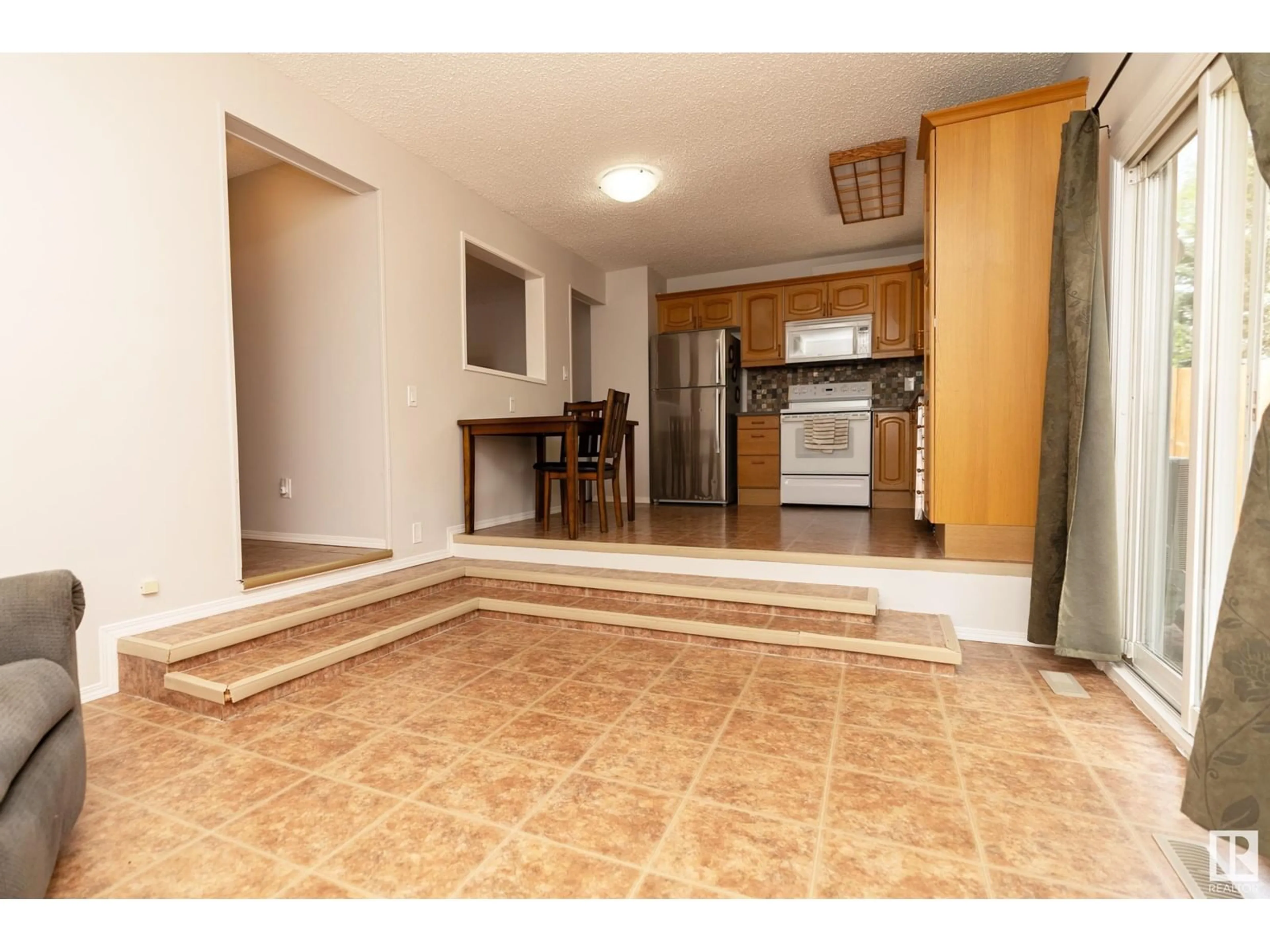 Unknown for 2923 130 AV, Edmonton Alberta T5A3M1