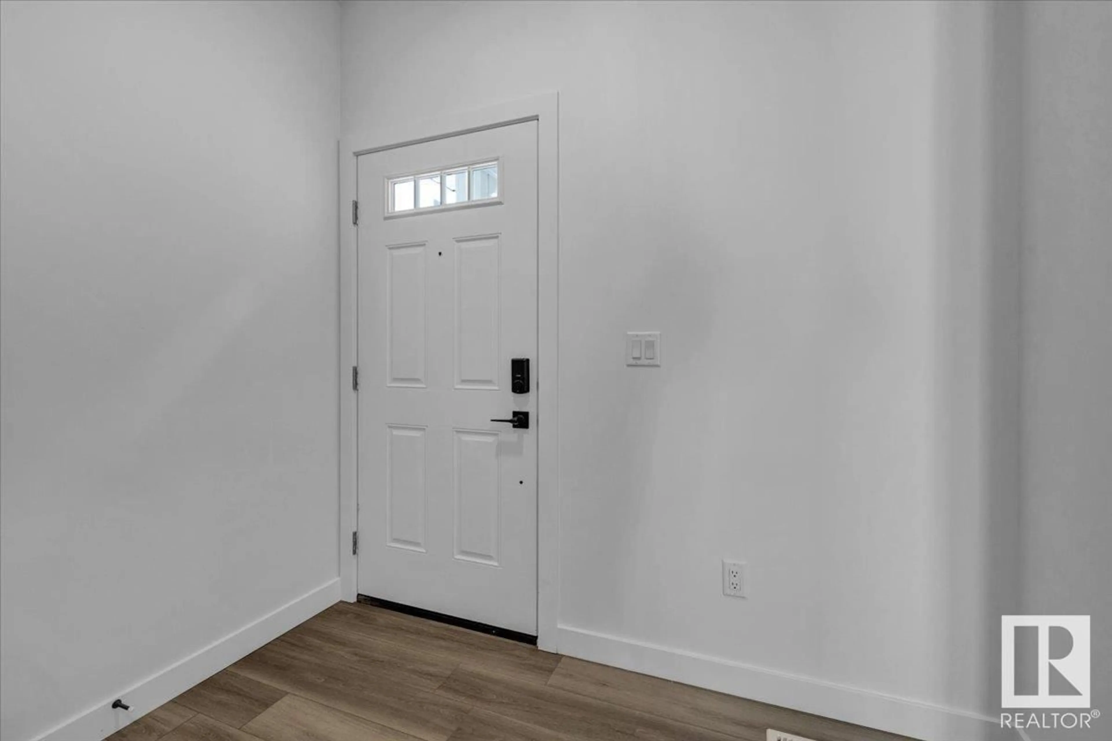 Indoor entryway for 9213 102 ST, Morinville Alberta T8R2R4