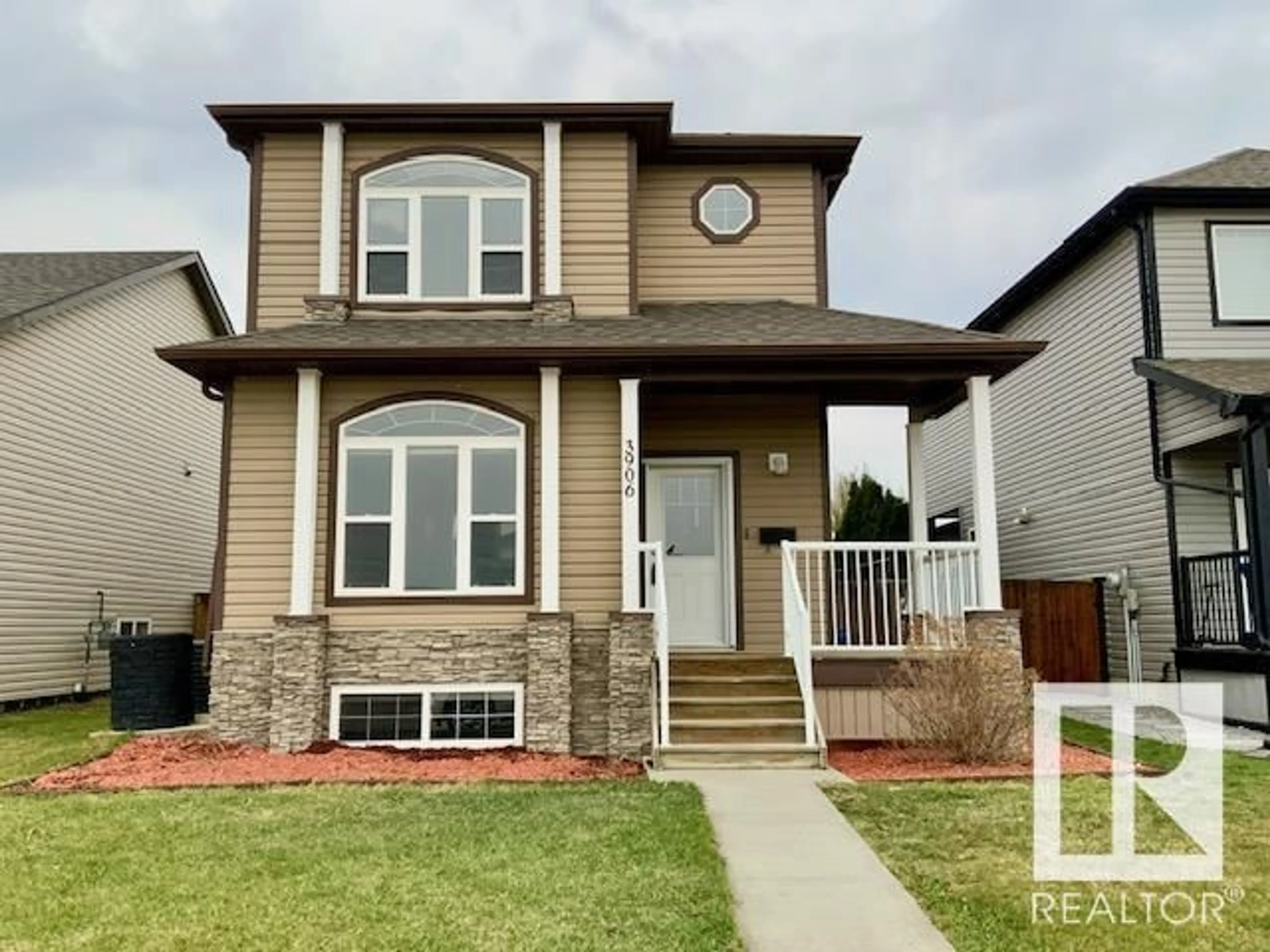 Home with vinyl exterior material, street for 3906 56 AV, Wetaskiwin Alberta T9A1X6