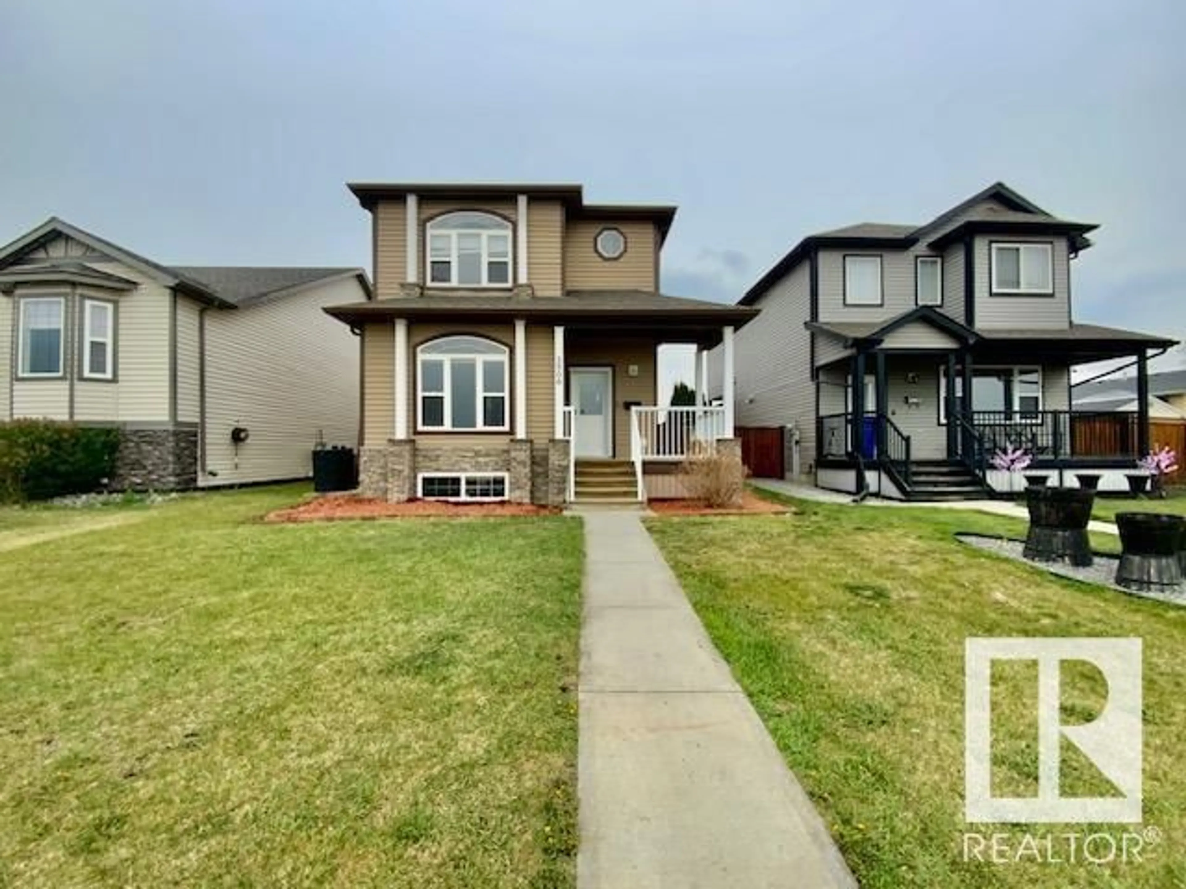 Home with vinyl exterior material, street for 3906 56 AV, Wetaskiwin Alberta T9A1X6