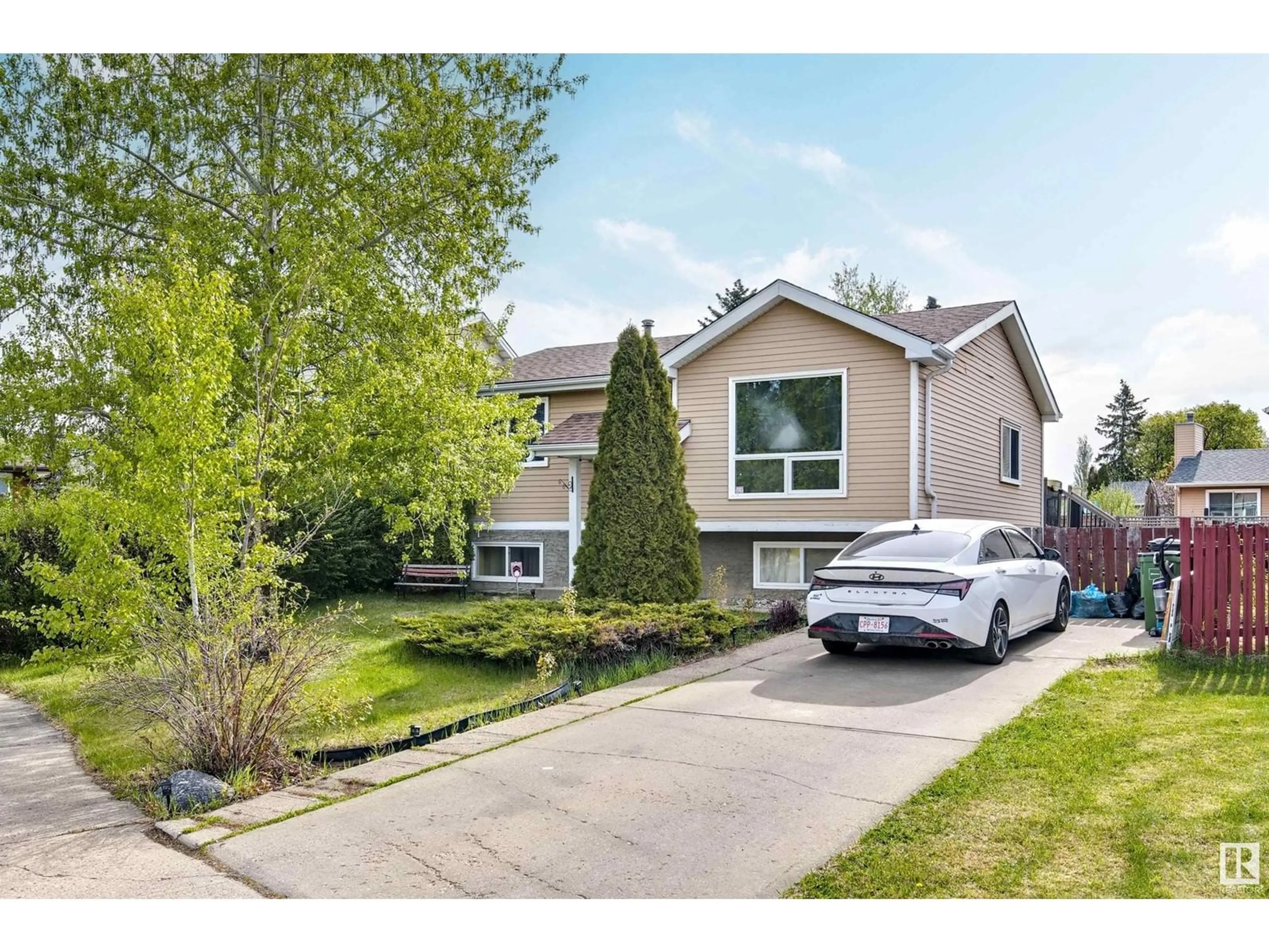 Home with vinyl exterior material, street for 4706 35 AV, Edmonton Alberta T6L3P9