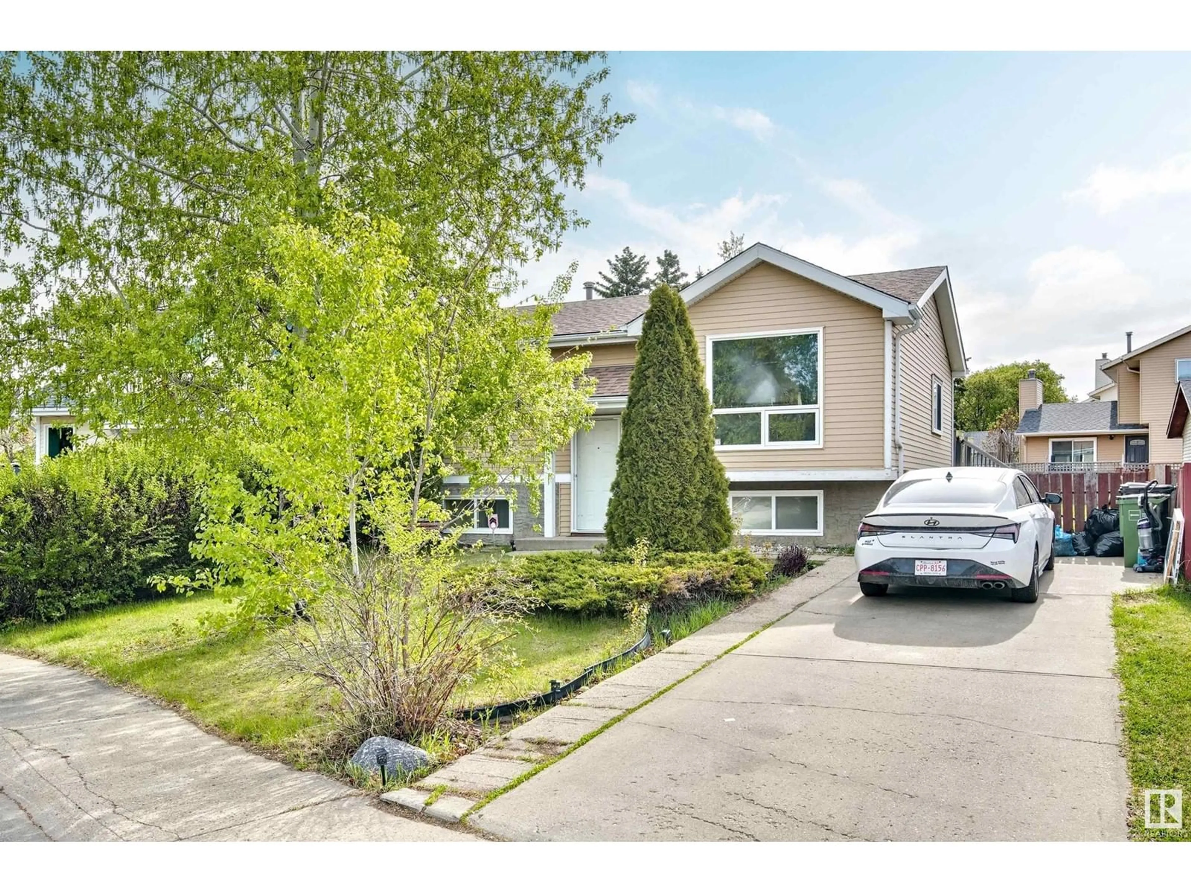 Home with vinyl exterior material, street for 4706 35 AV, Edmonton Alberta T6L3P9
