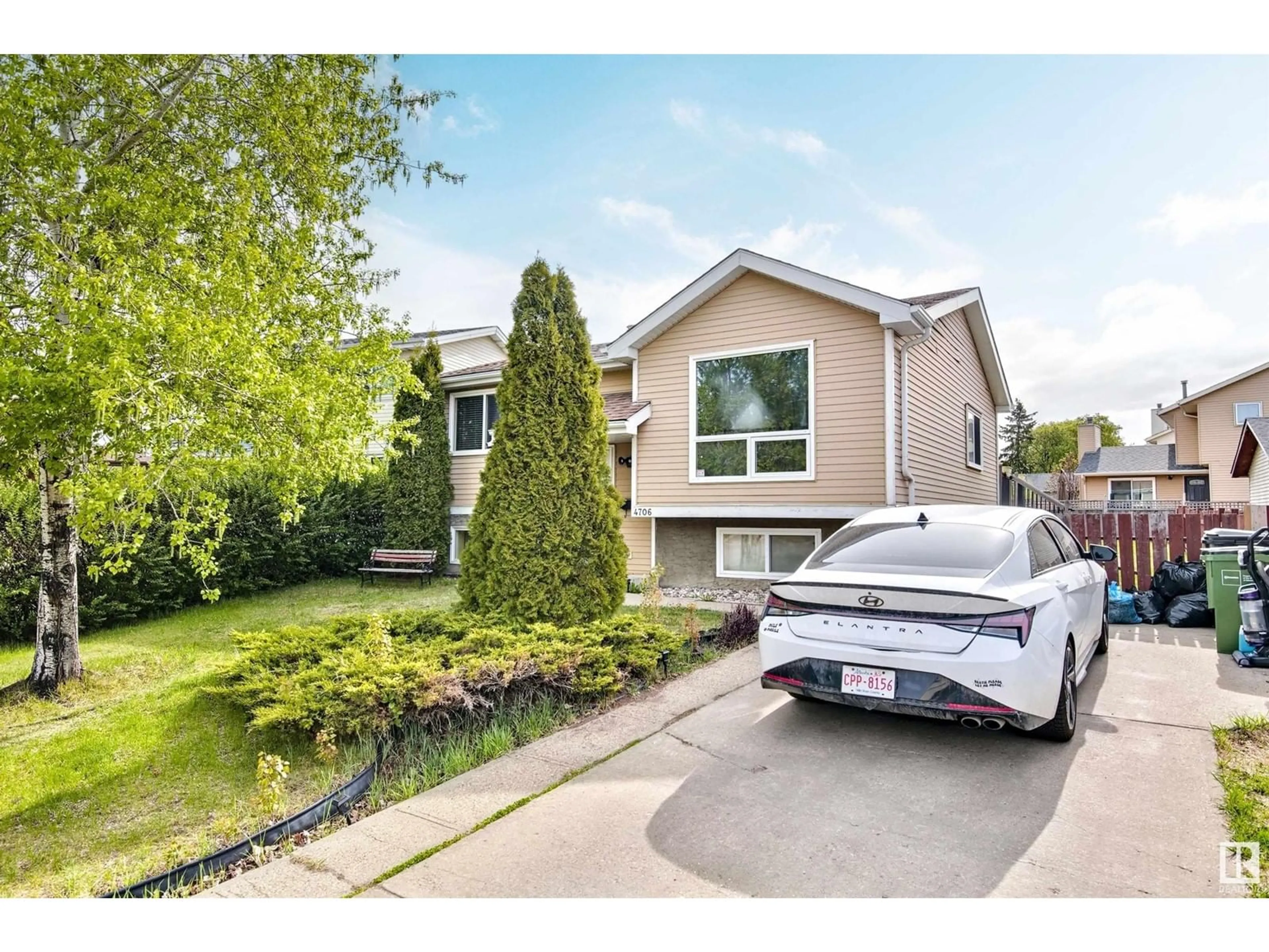 Home with vinyl exterior material, street for 4706 35 AV, Edmonton Alberta T6L3P9