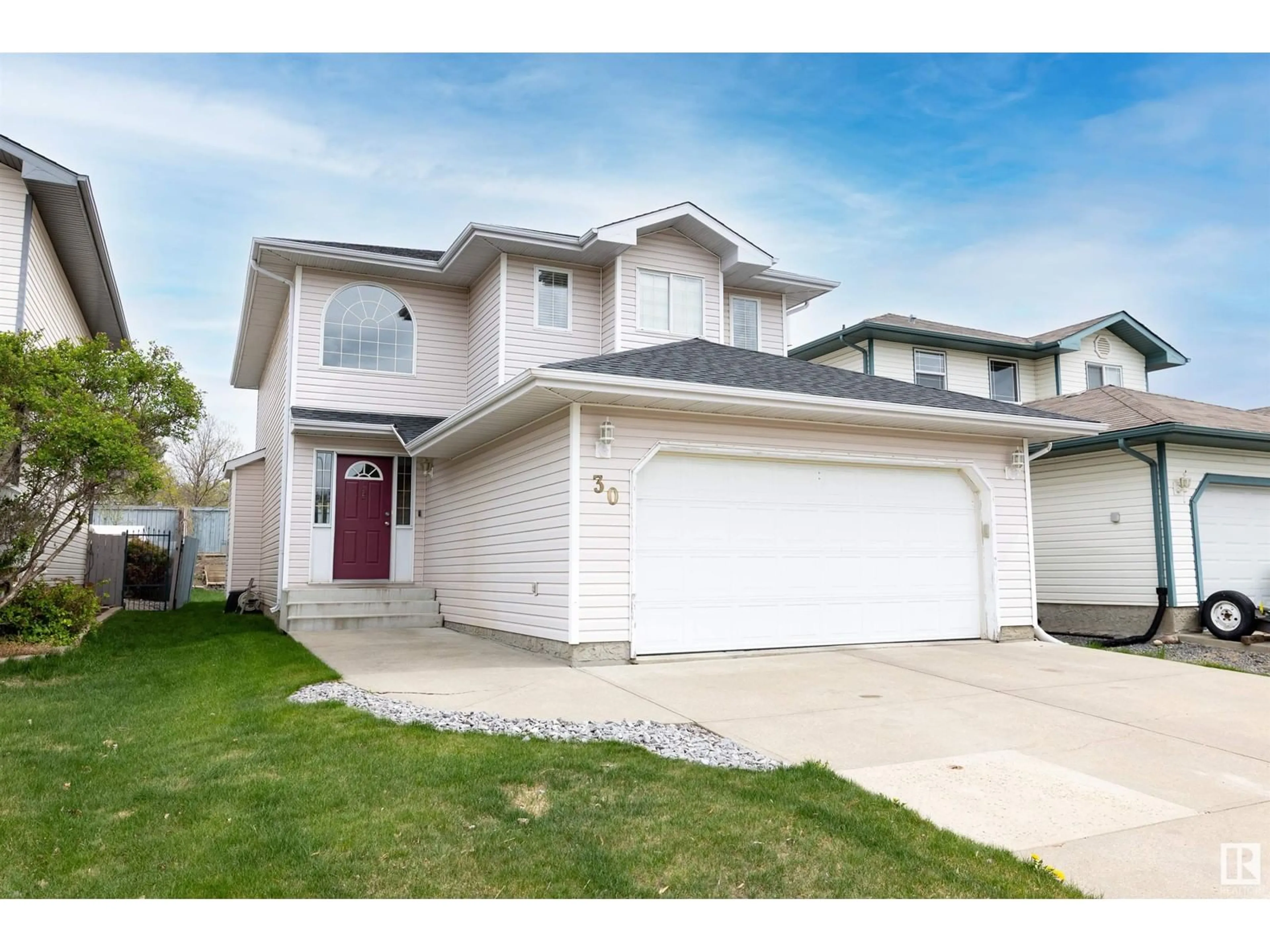 Home with vinyl exterior material, street for 30 HAWTHORNE CR, St. Albert Alberta T8N6N5
