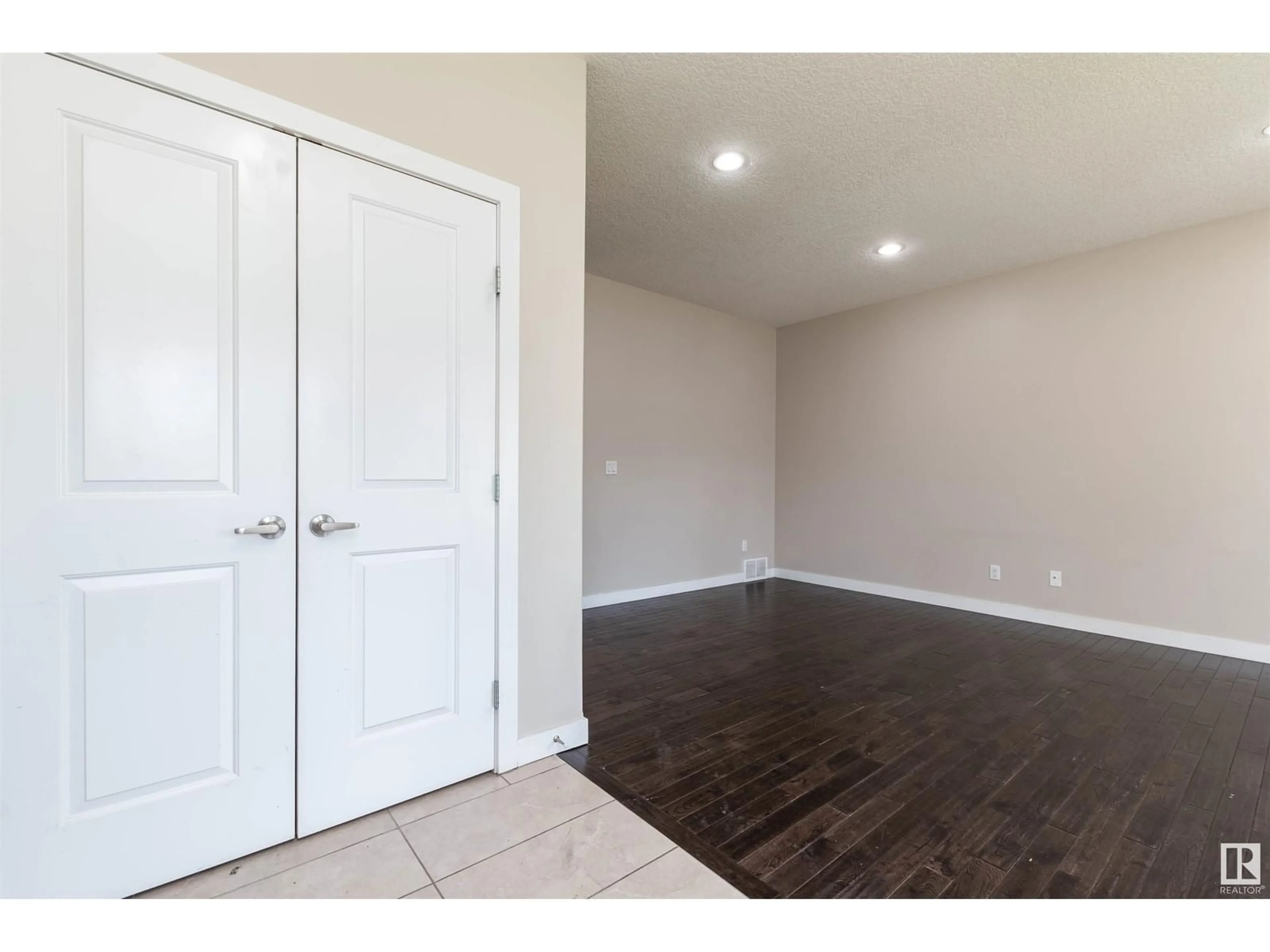 Indoor entryway for 7708 79 AV, Edmonton Alberta T6C0P6