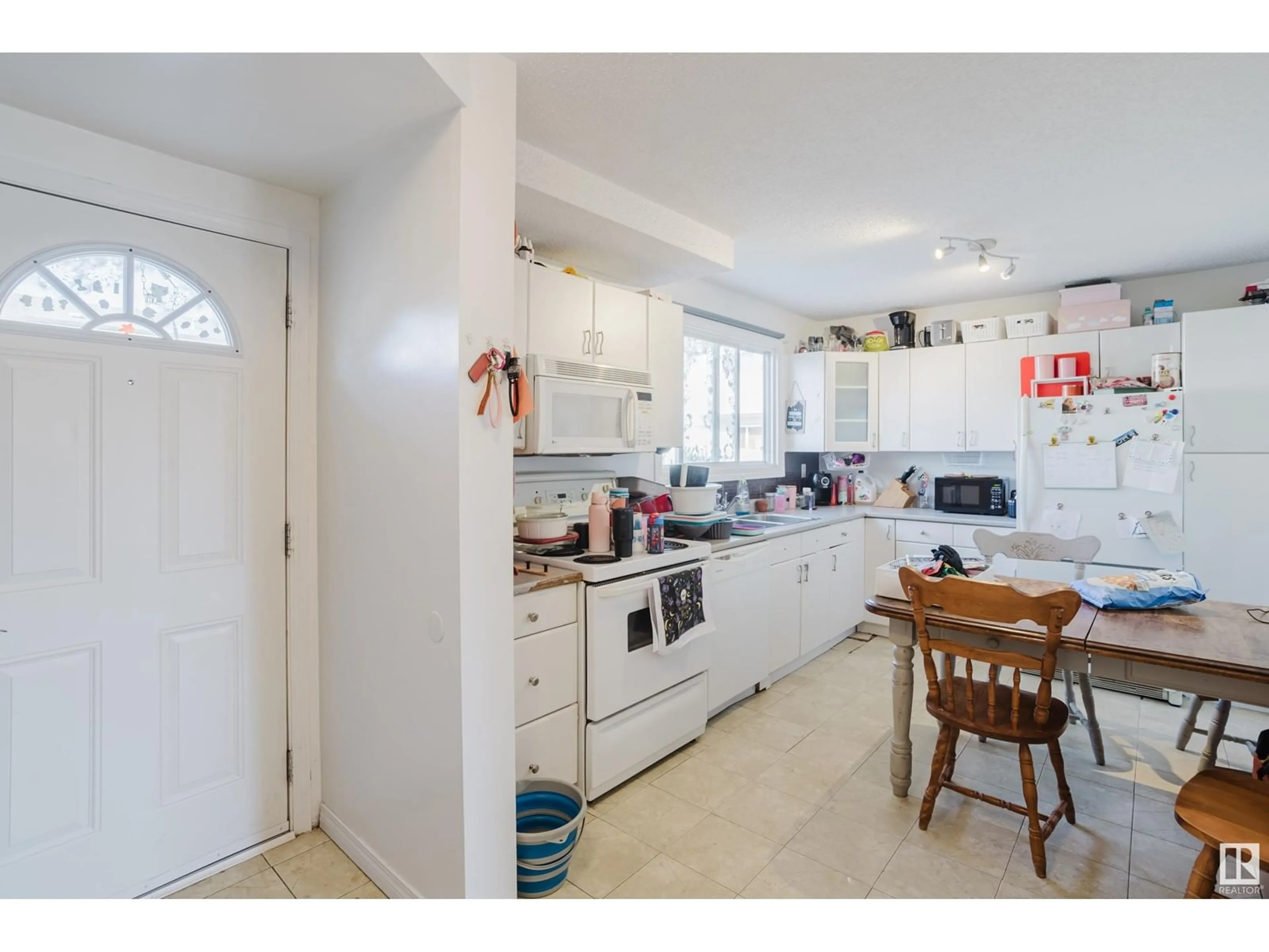 Standard kitchen, unknown for 715 CLAREVIEW RD, Edmonton Alberta T5A3S6