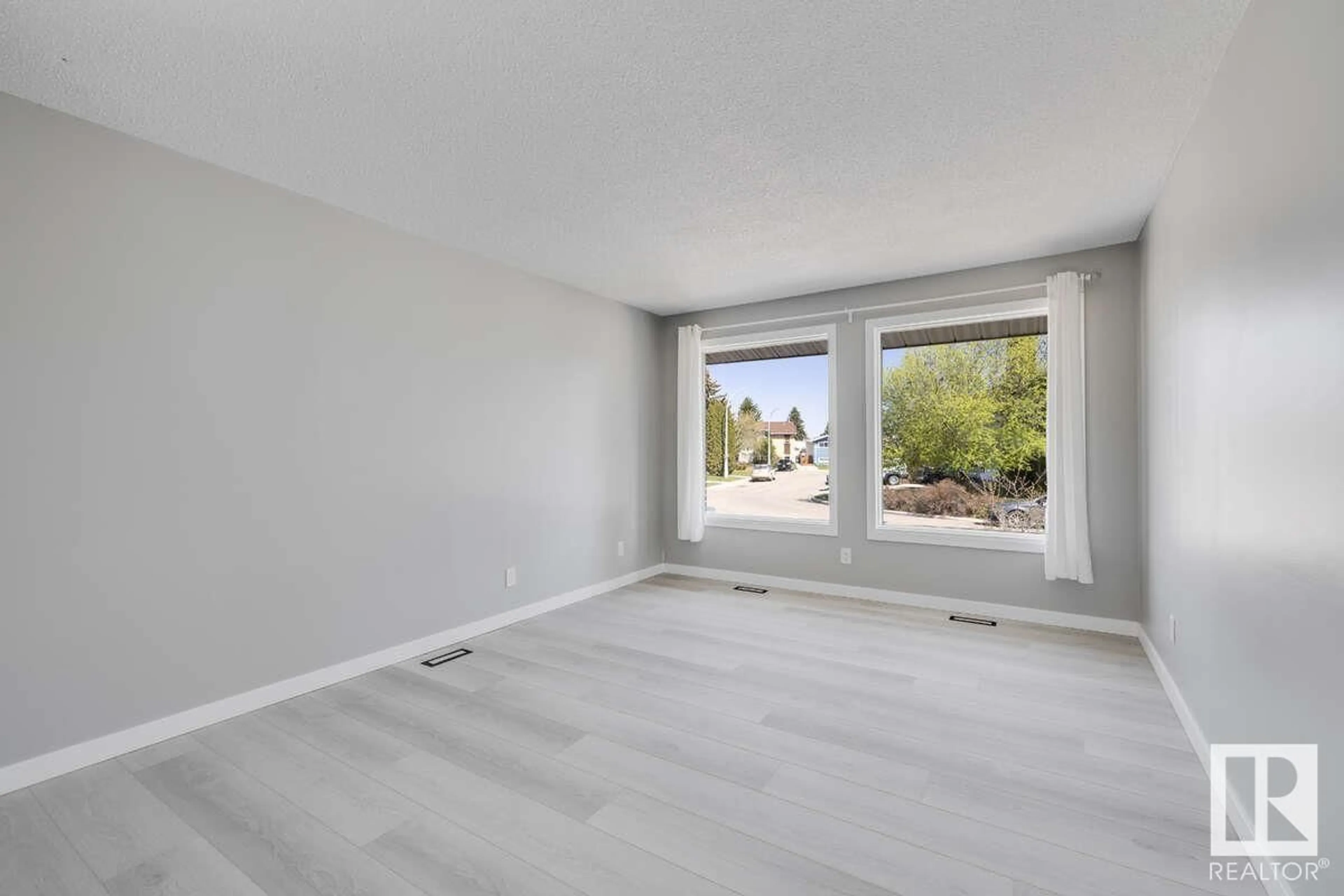 A pic of a room for 5 WELLINGTON CR, Spruce Grove Alberta T7X1K6