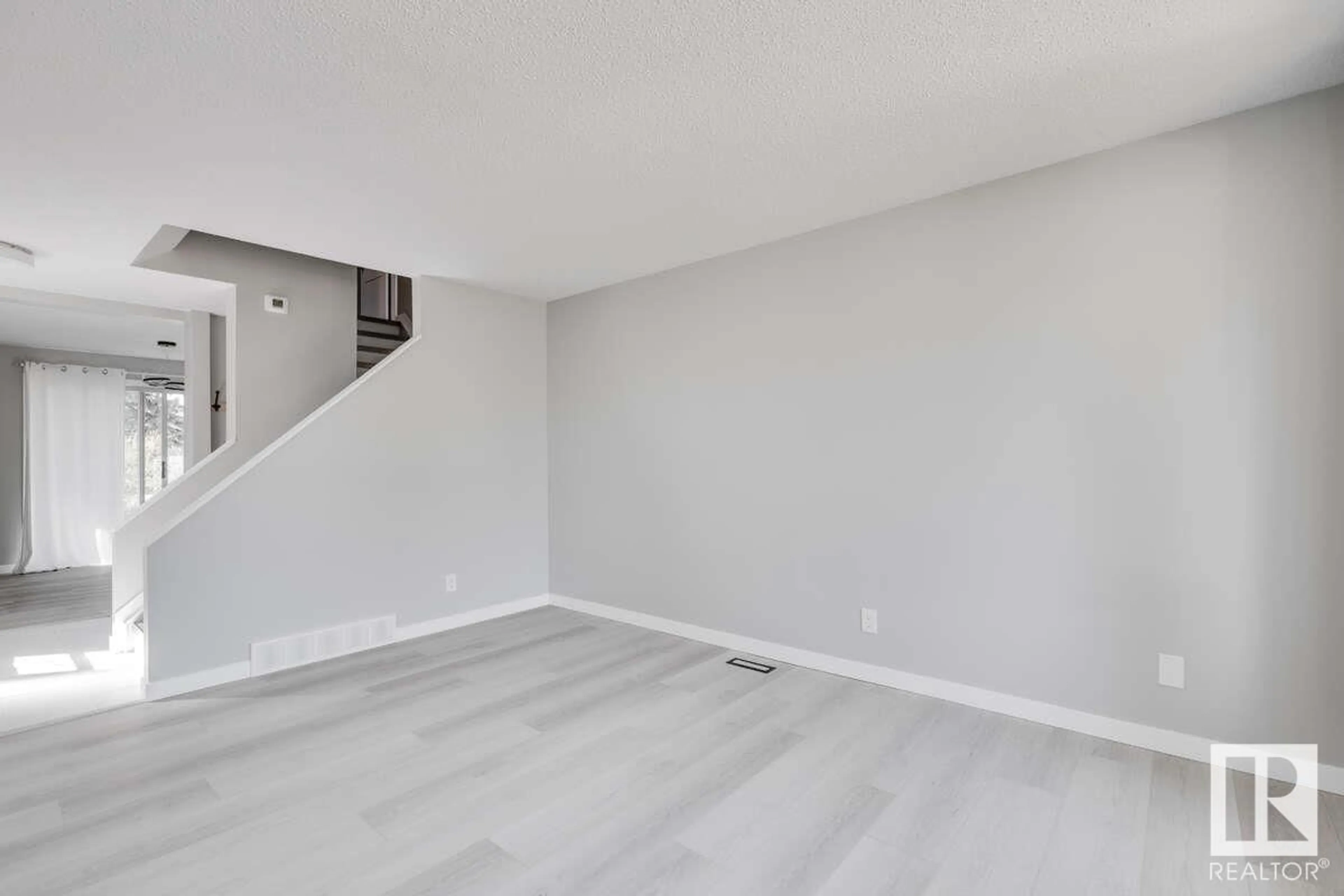 A pic of a room for 5 WELLINGTON CR, Spruce Grove Alberta T7X1K6
