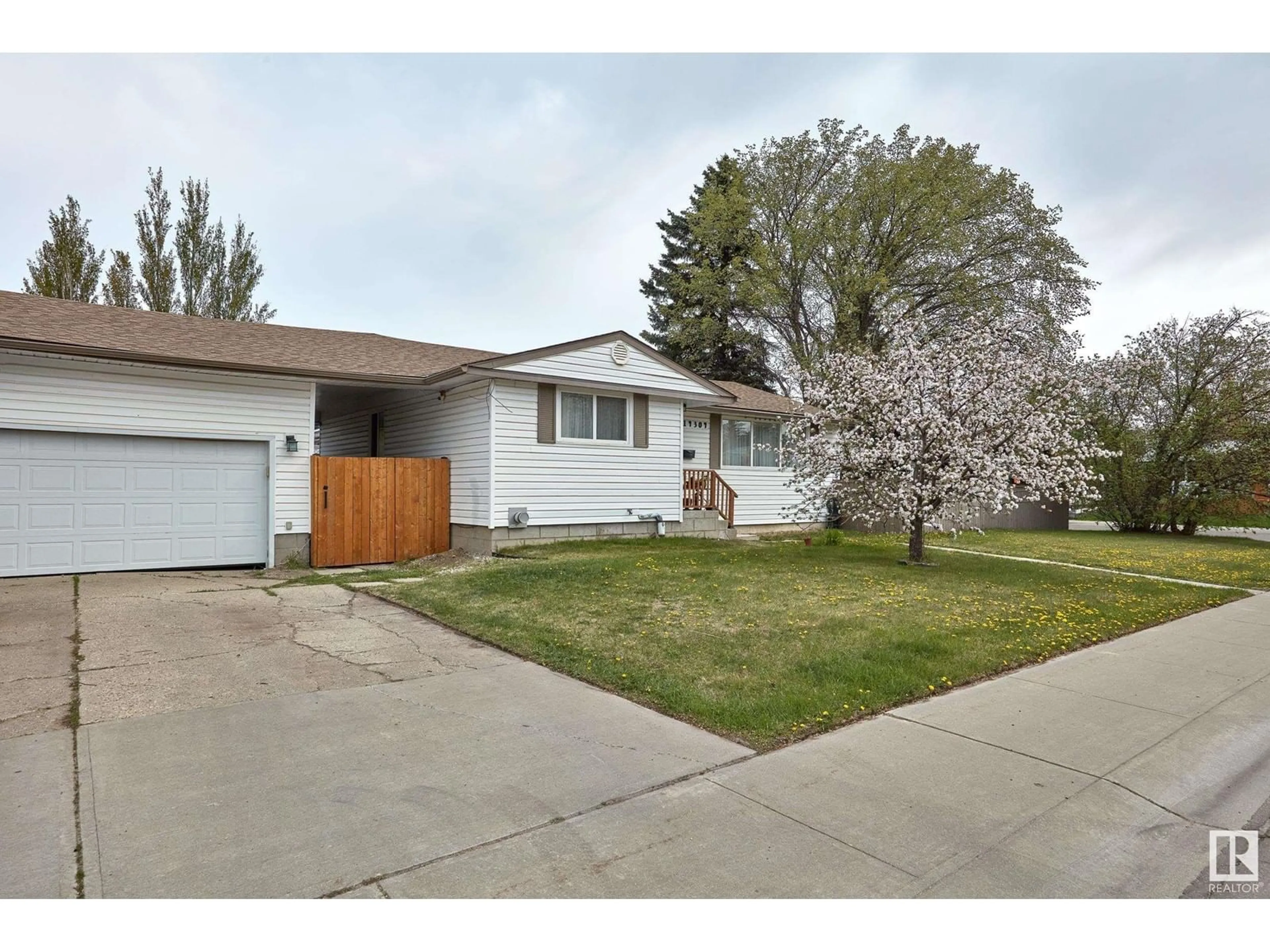 Home with vinyl exterior material, street for 14304 89A AV, Edmonton Alberta T5R4S7