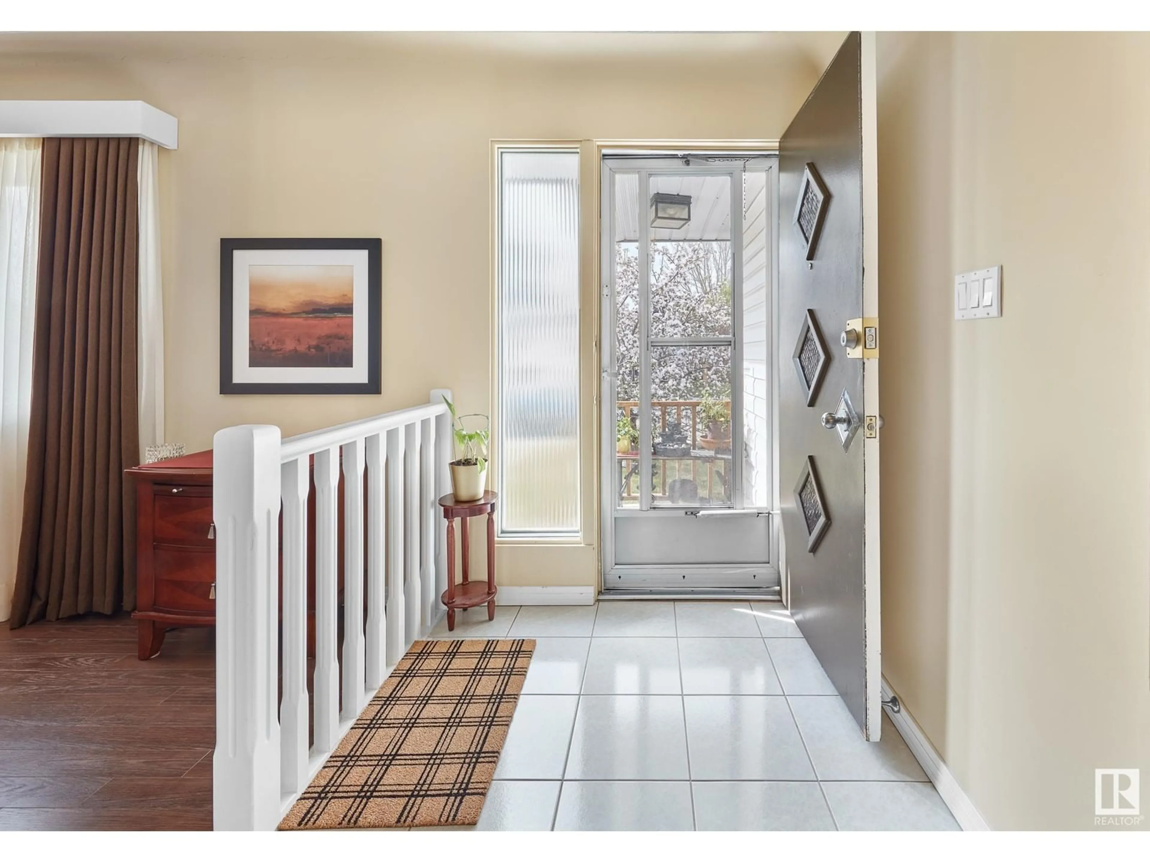 Indoor entryway for 14304 89A AV, Edmonton Alberta T5R4S7