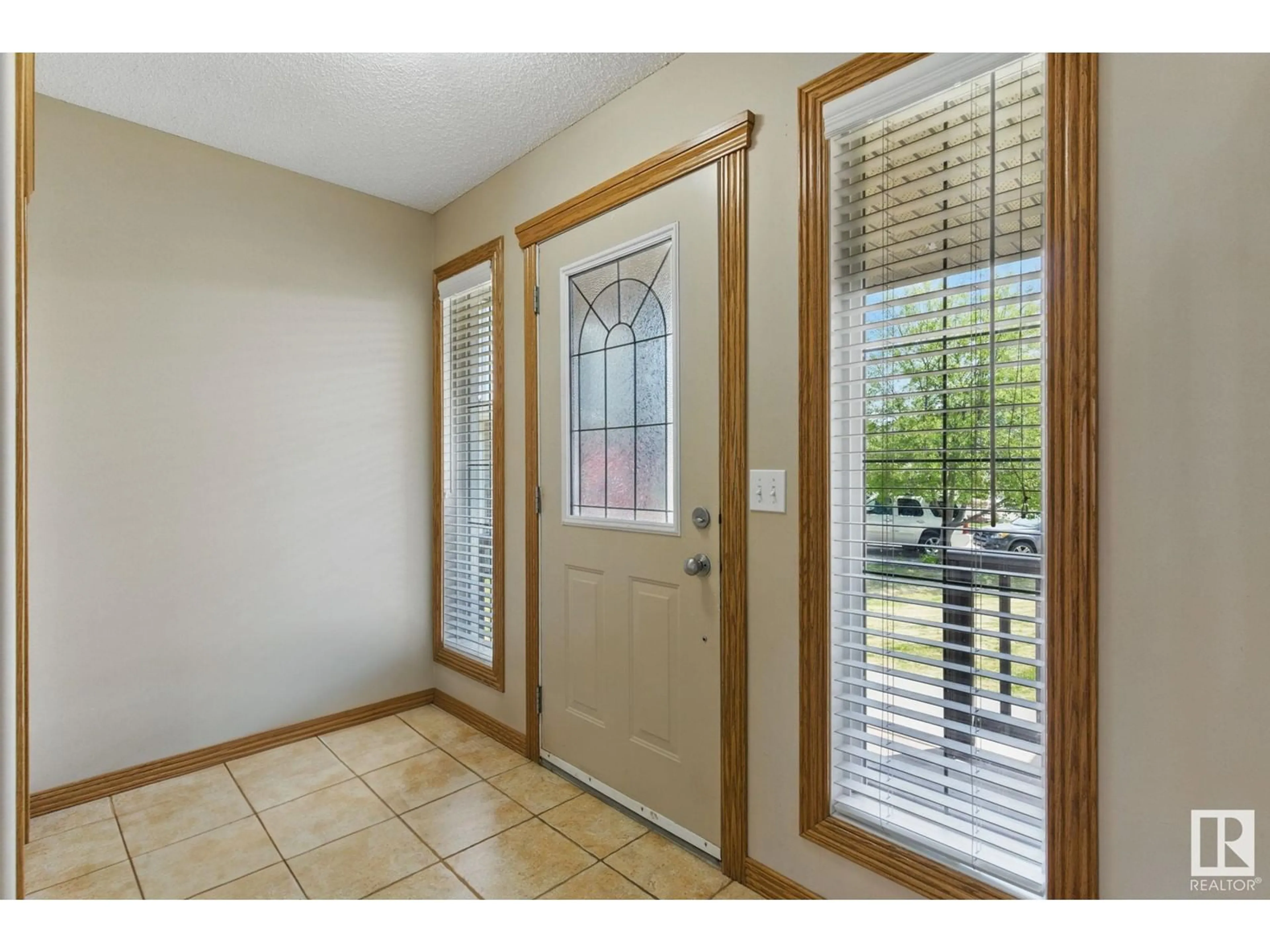 Indoor entryway for 8 RICHELIEU PL, Beaumont Alberta T4X1S4